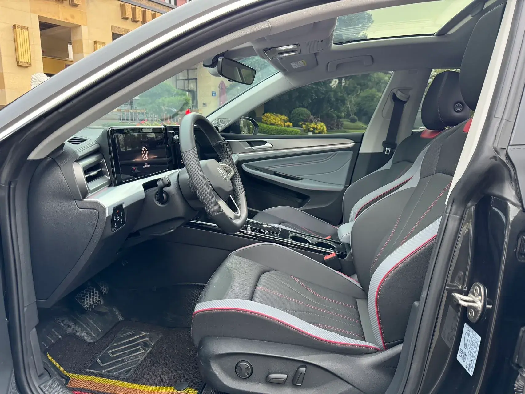 2024 VOLKSWAGEN LAMANDO thumbnail 4