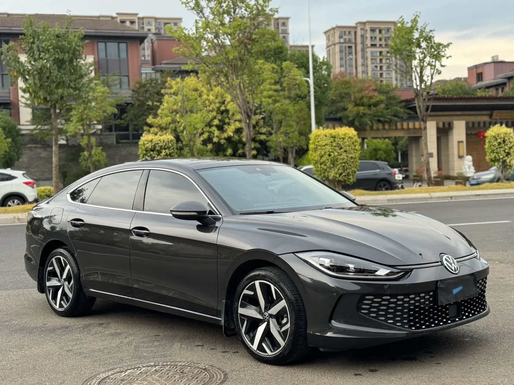 2024 VOLKSWAGEN LAMANDO thumbnail 3