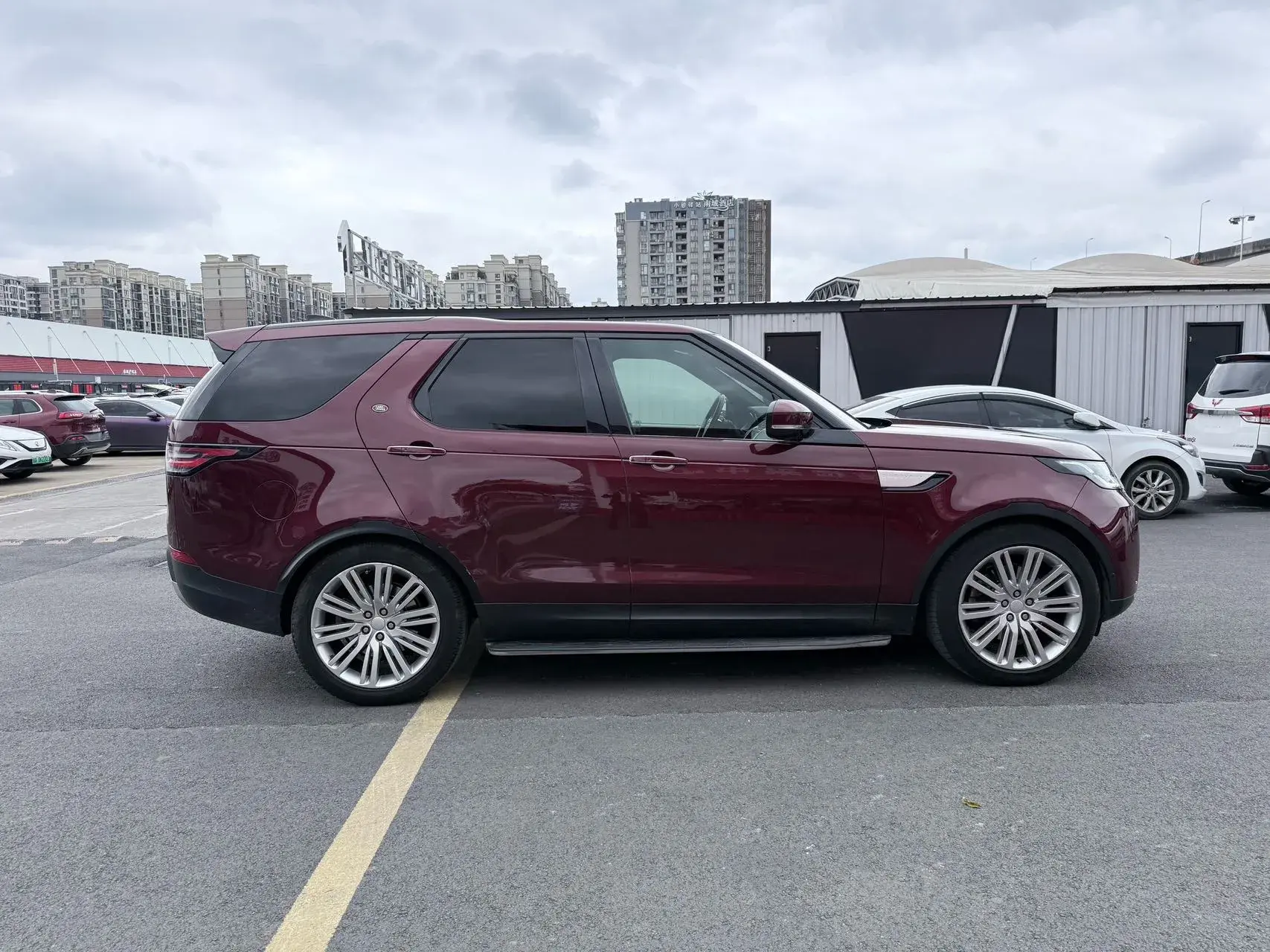 2017 LAND ROVER thumbnail 4