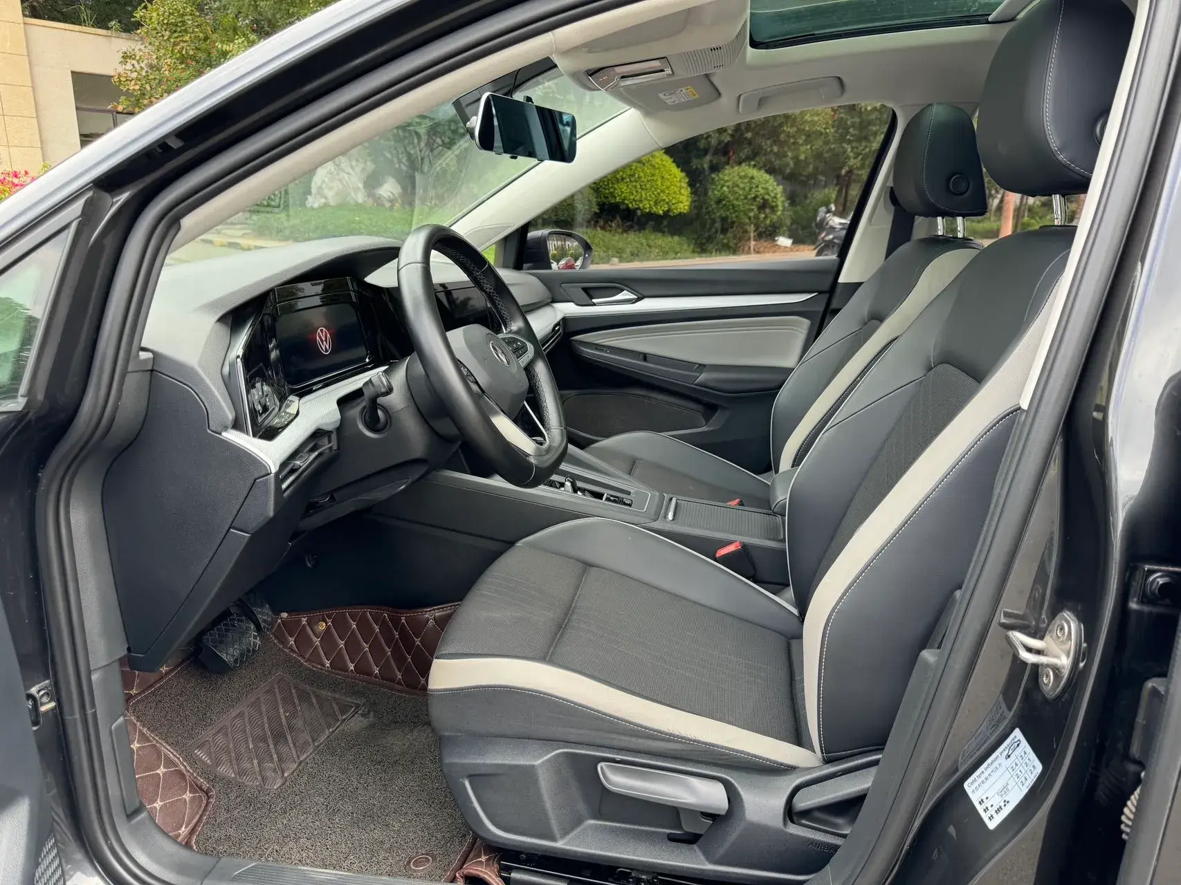 2021 VOLKSWAGEN GOLF thumbnail 4