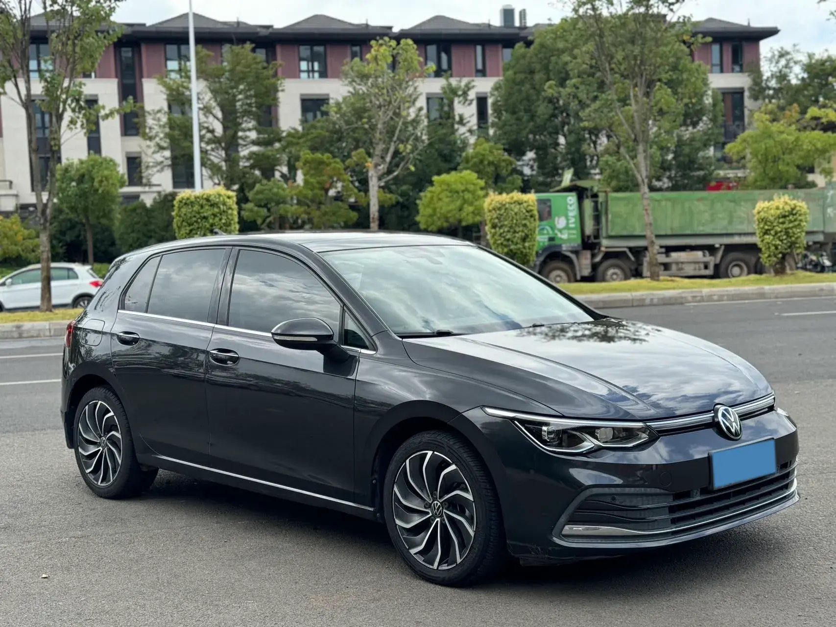 2021 VOLKSWAGEN GOLF thumbnail 3