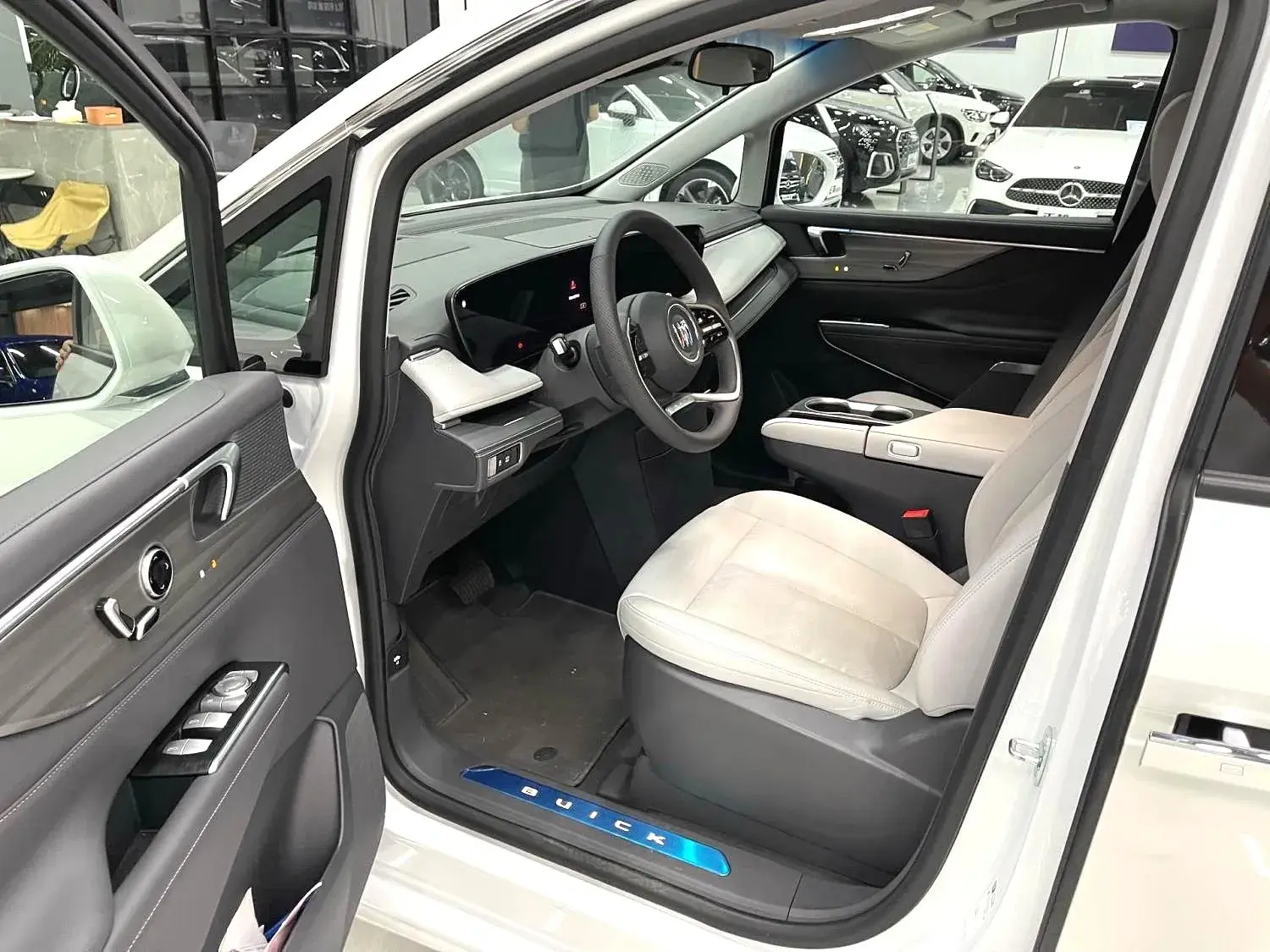 2025 BUICK GL8 thumbnail 4