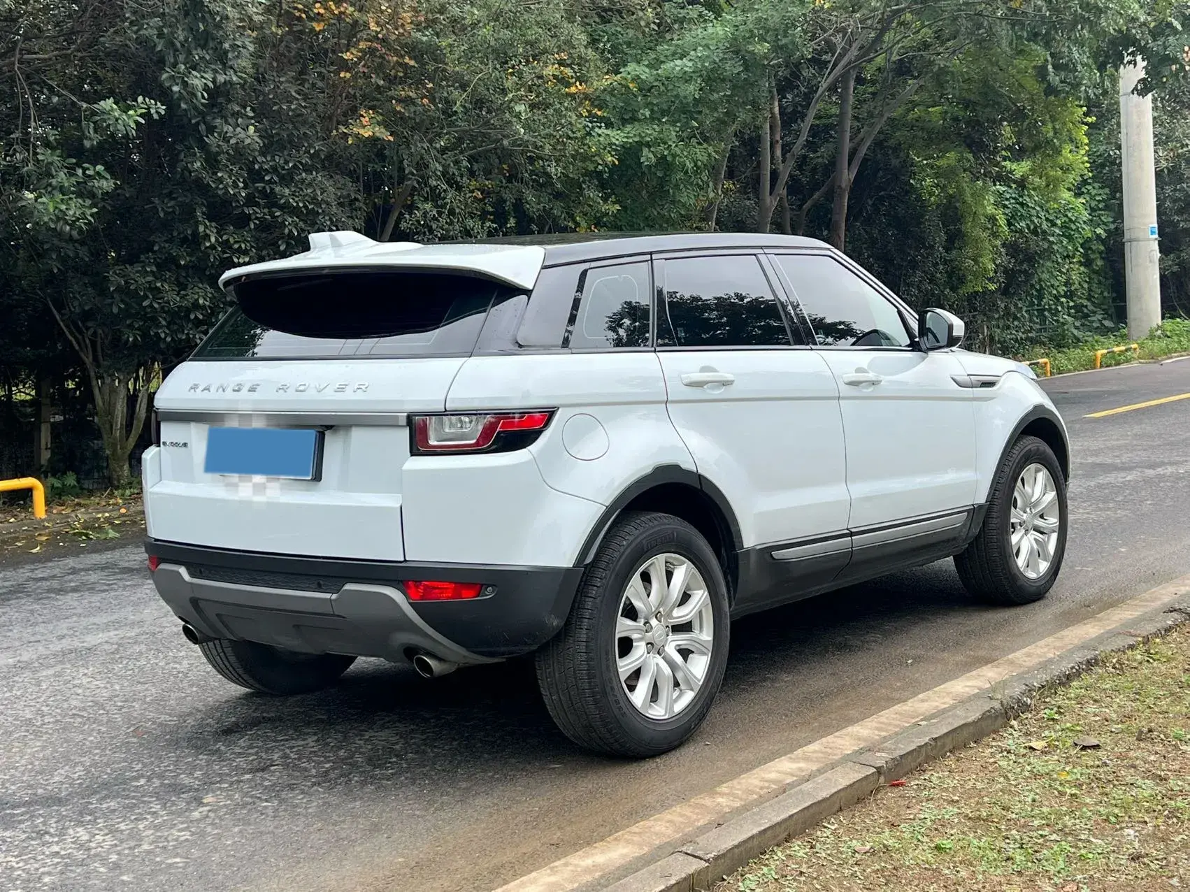 2018 LAND ROVER thumbnail 4