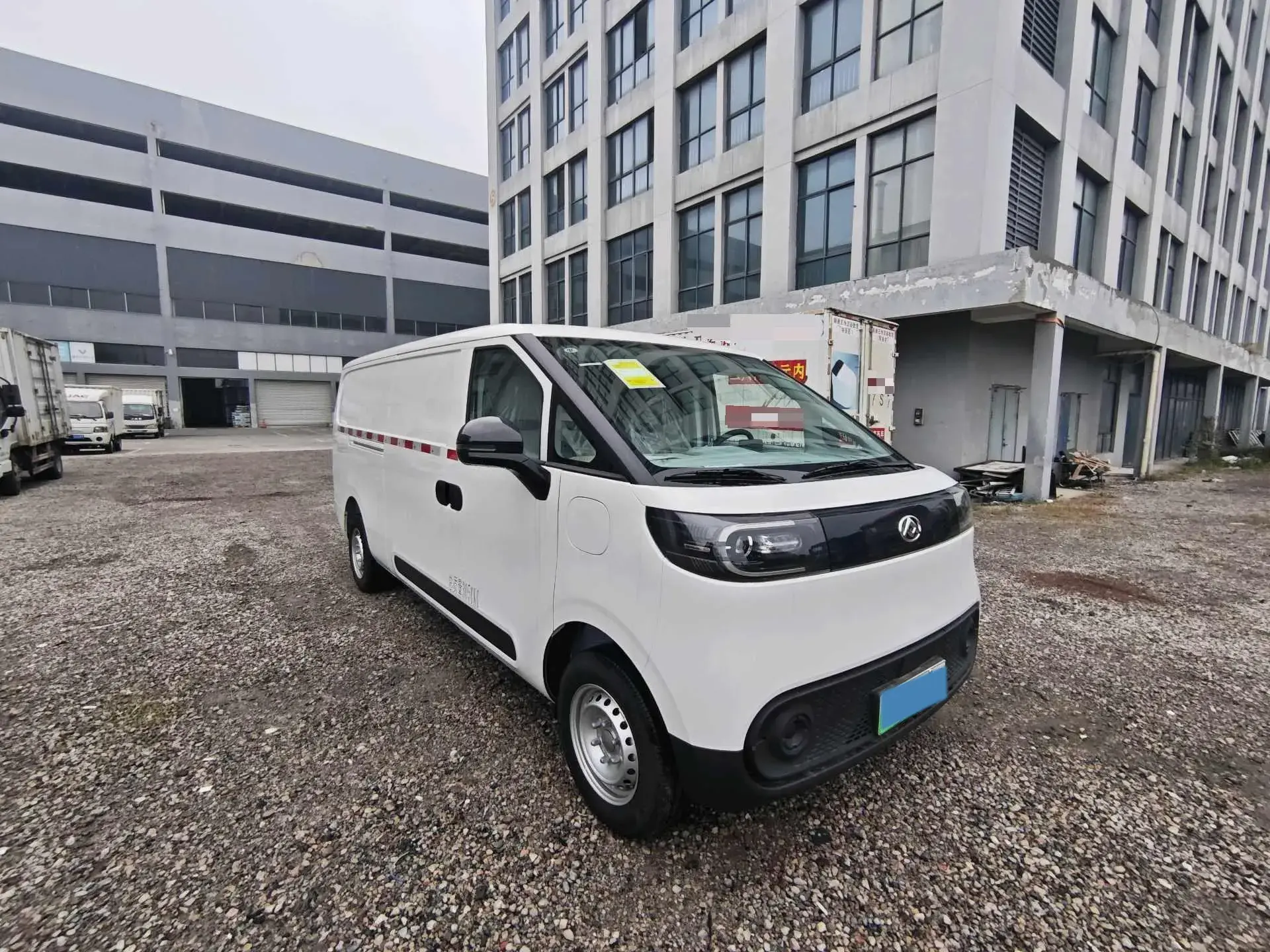 2024 MAXUS DANA thumbnail 2