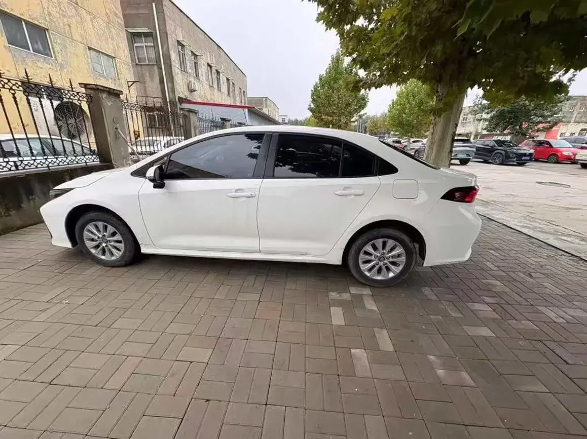 2022 TOYOTA COROLLA thumbnail 2