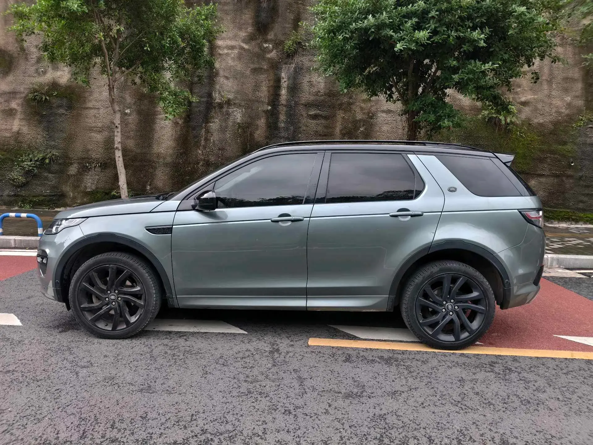 2019 LAND ROVER thumbnail 4