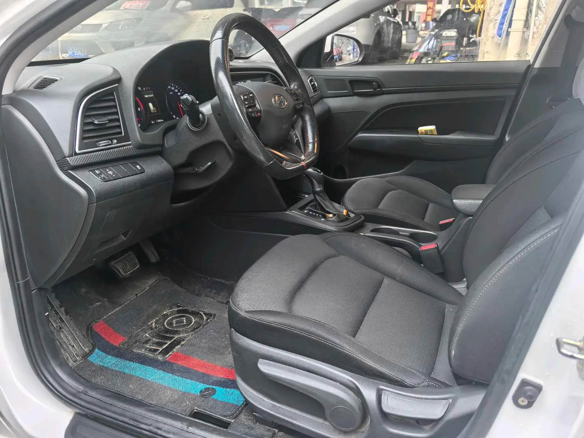 2018 HYUNDAI ELANTRA thumbnail 4