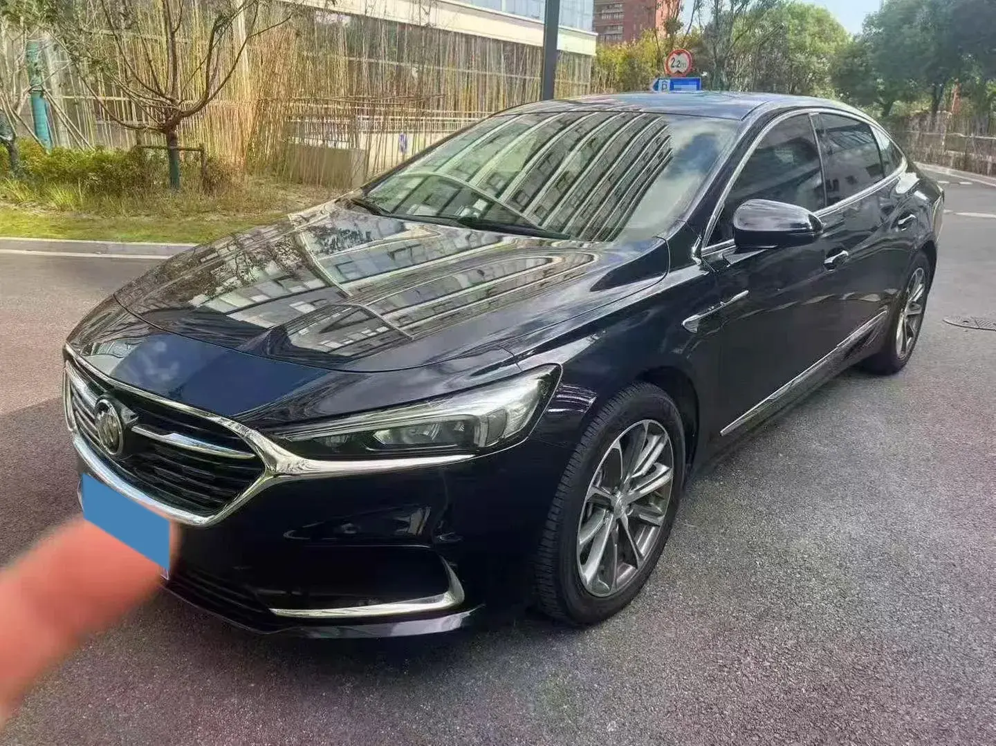 2020 BUICK LARCOSSE view 1