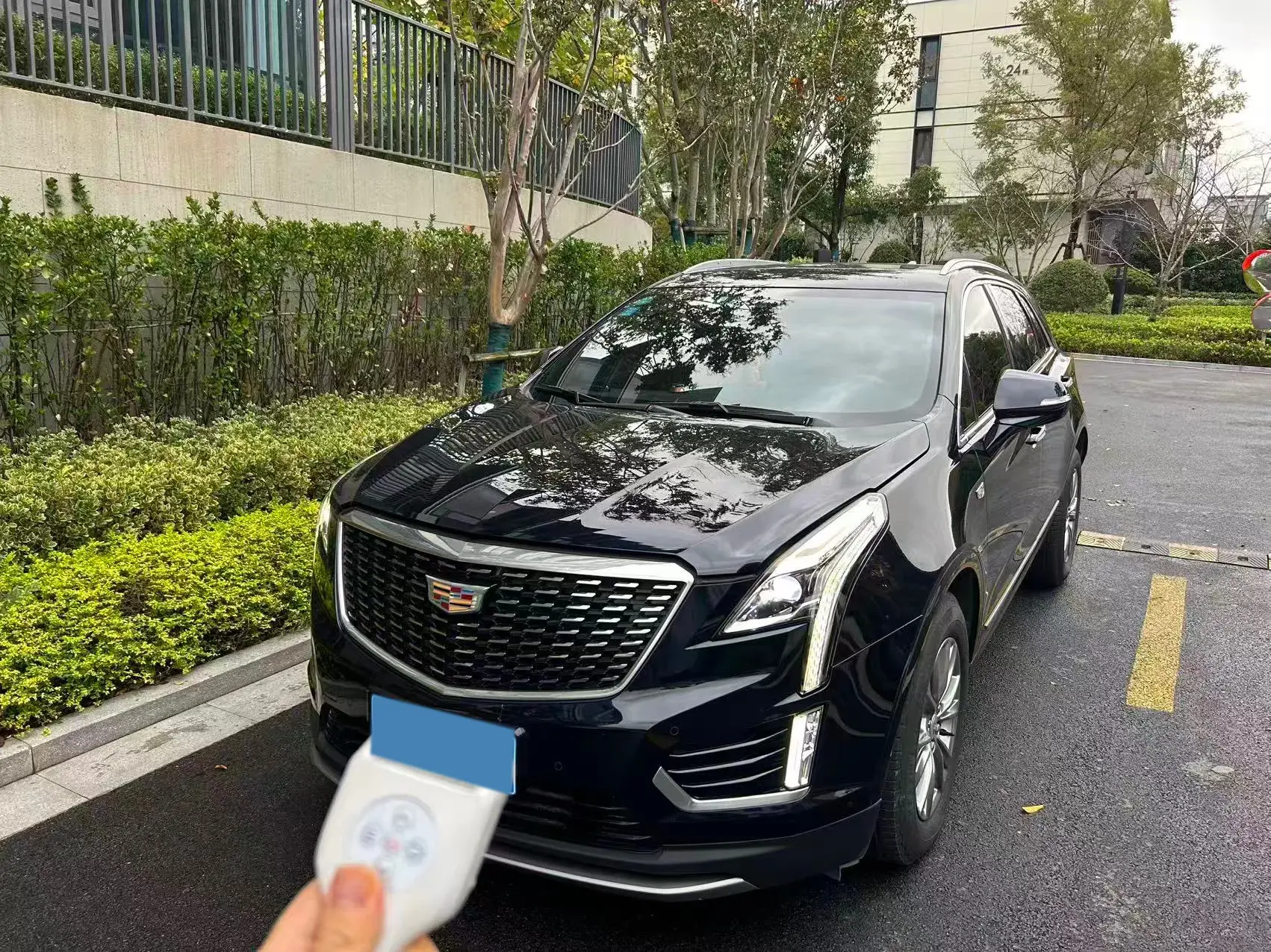 2020 CADILLAC XT5 view 1