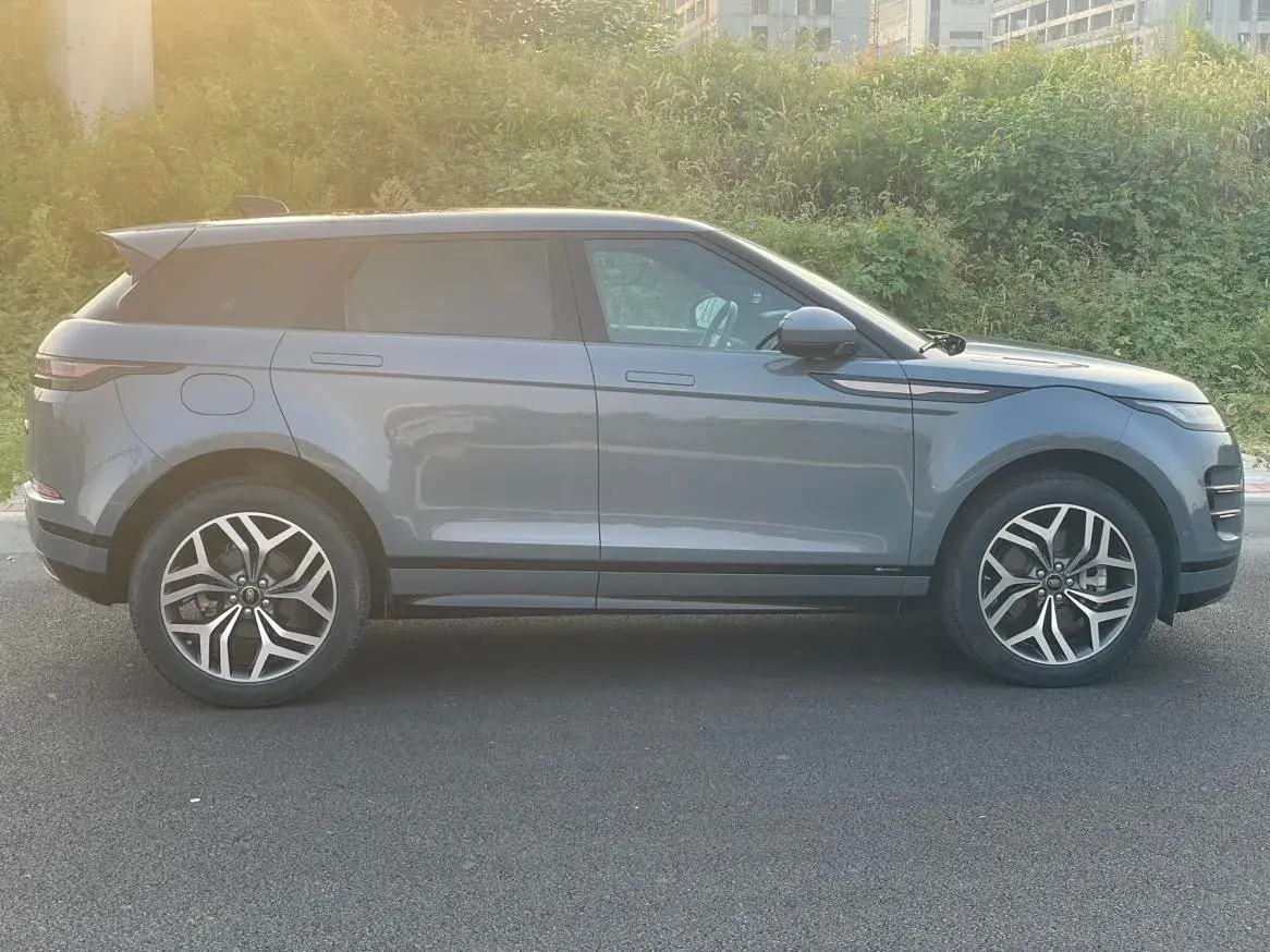 2021 LAND ROVER thumbnail 4