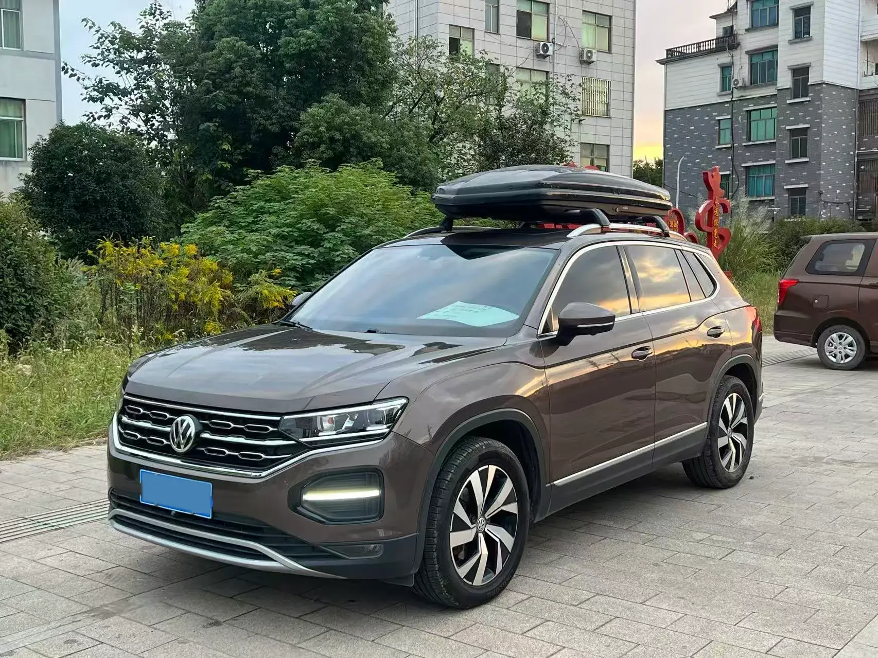 2019 VOLKSWAGEN TAYRON view 1