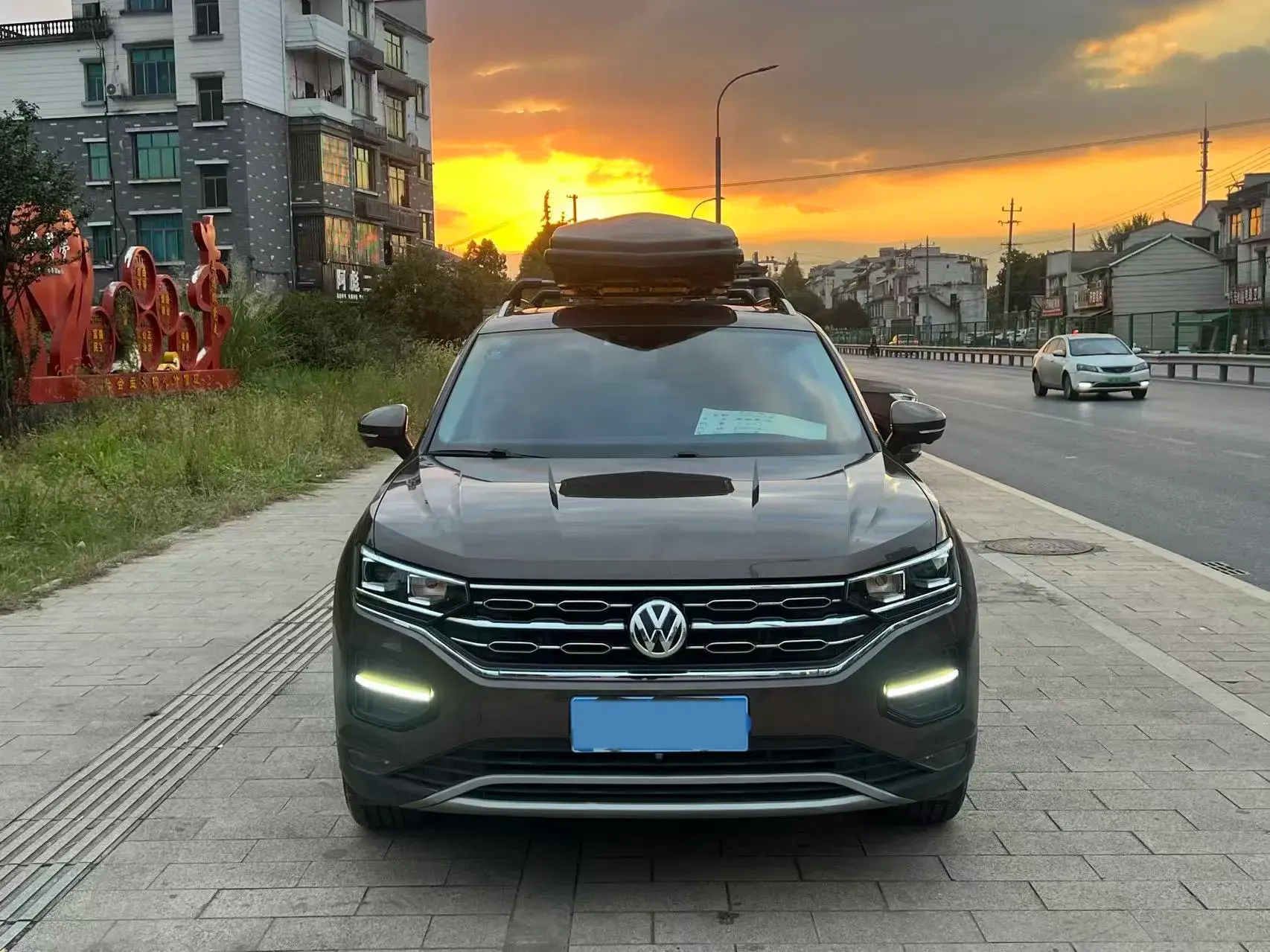 2019 VOLKSWAGEN TAYRON thumbnail 2