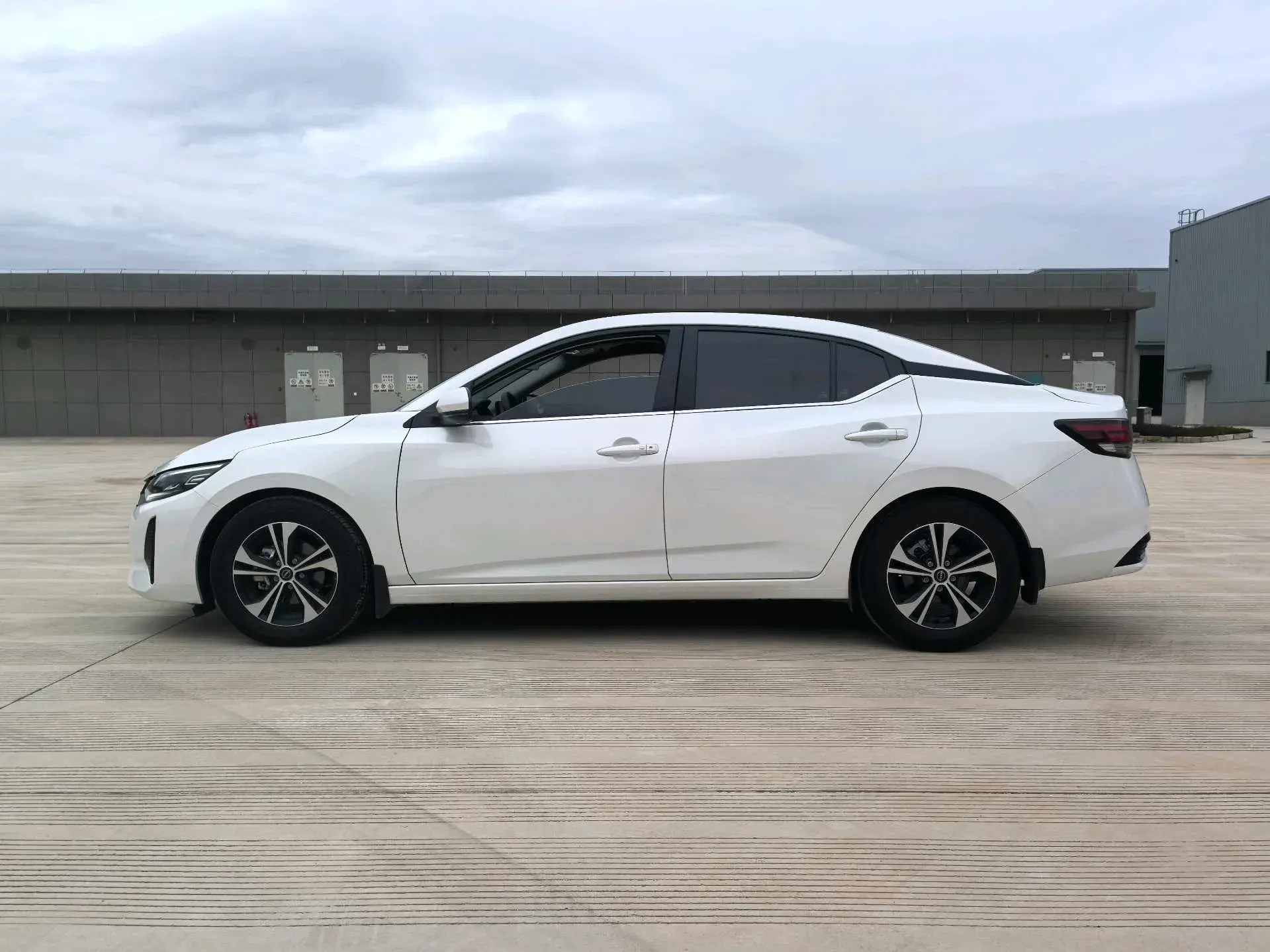 2023 NISSAN SYLPHY thumbnail 2