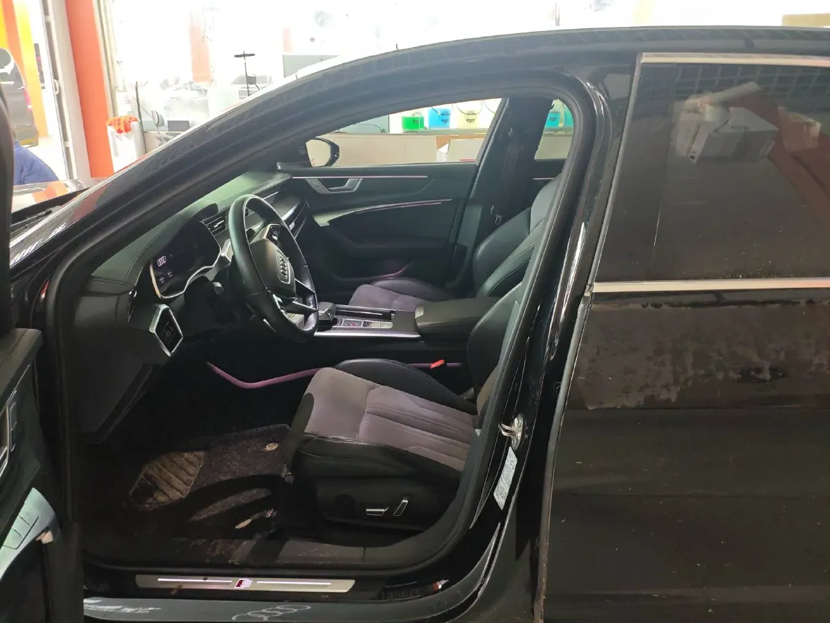 2024 Audi A6L 2.0T 245HP L4 7DCT,autocango,china used car exporter,china ev exporter,chinese used car exporter,chinese used ev exporter