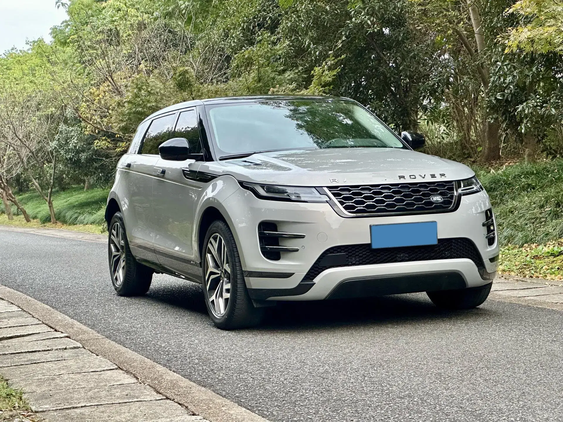 2021 LAND ROVER thumbnail 3