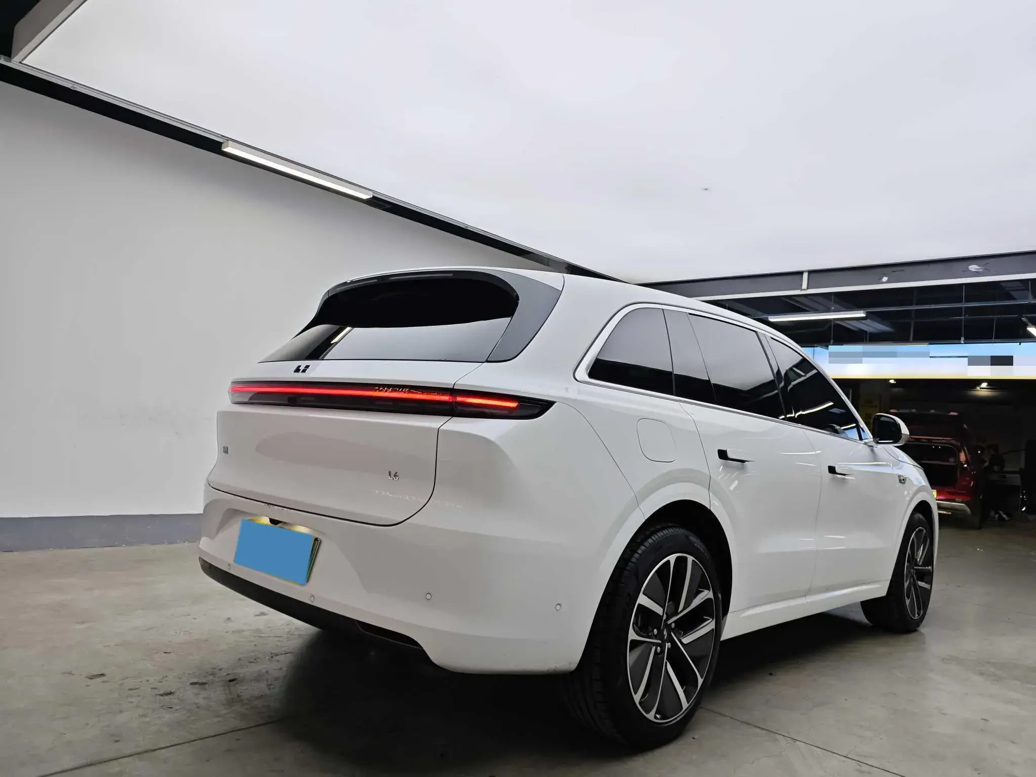 2024 LI L6 thumbnail 4