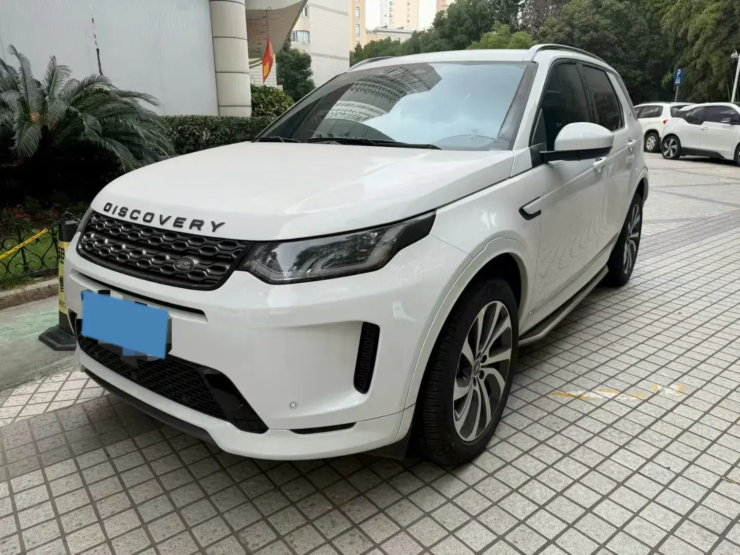 2022 LAND ROVER view 1