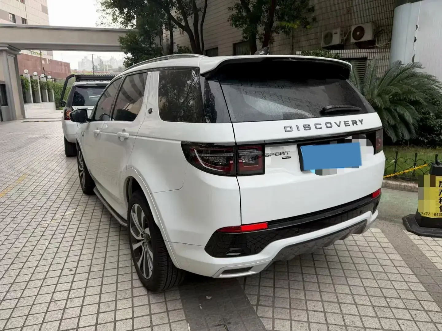 2022 LAND ROVER thumbnail 4