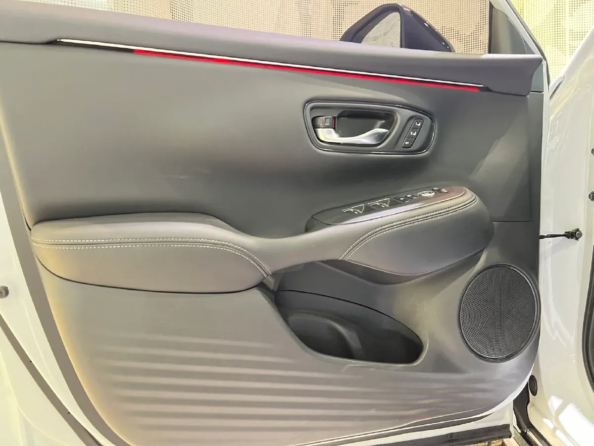 2023 Honda HR-V 2.0L 143HP L4 E-CVT Hybrid,autocango,china used car exporter,china ev exporter,chinese used car exporter,chinese used ev exporter