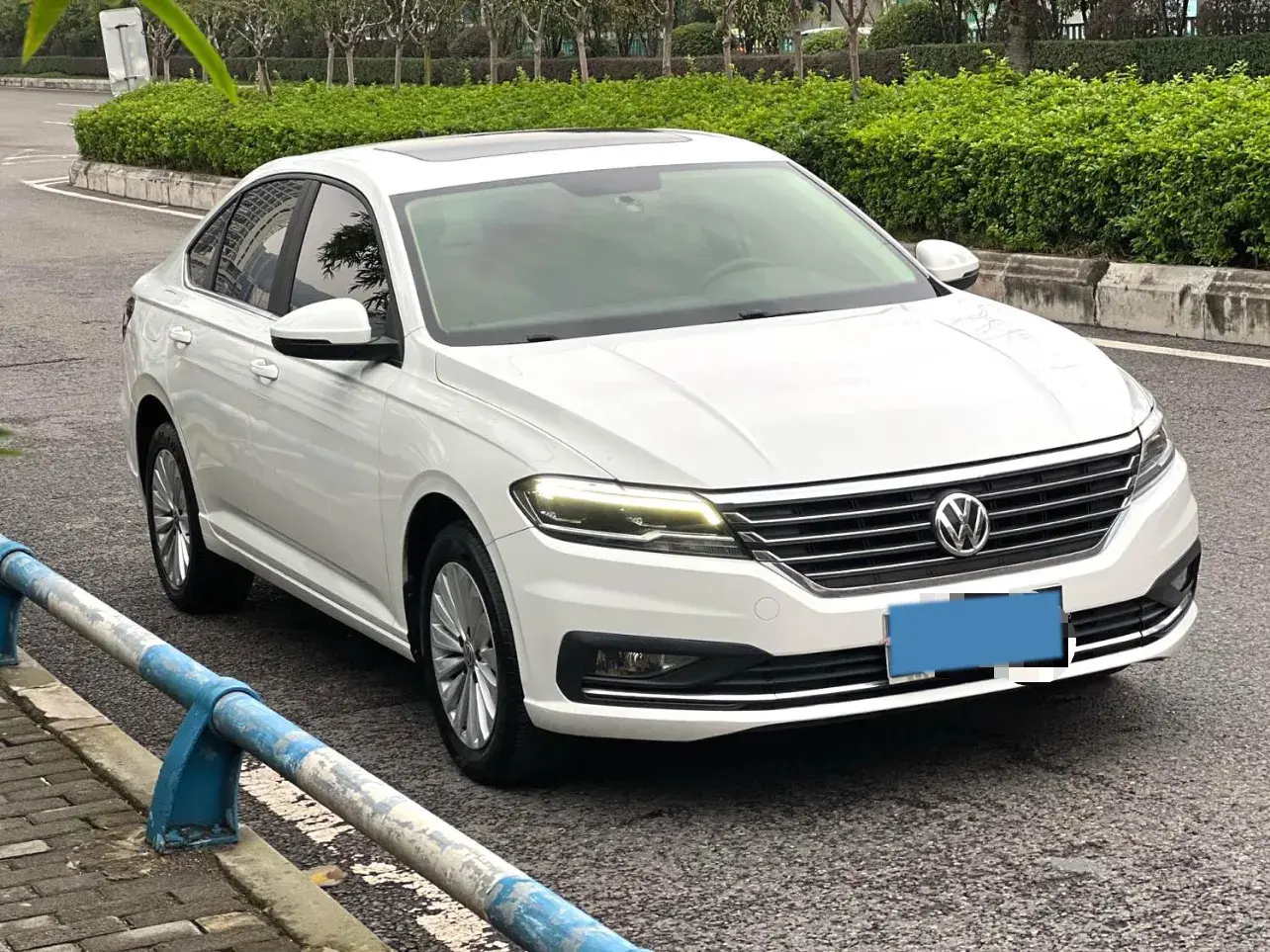 2018 VOLKSWAGEN LAVIDA thumbnail 2