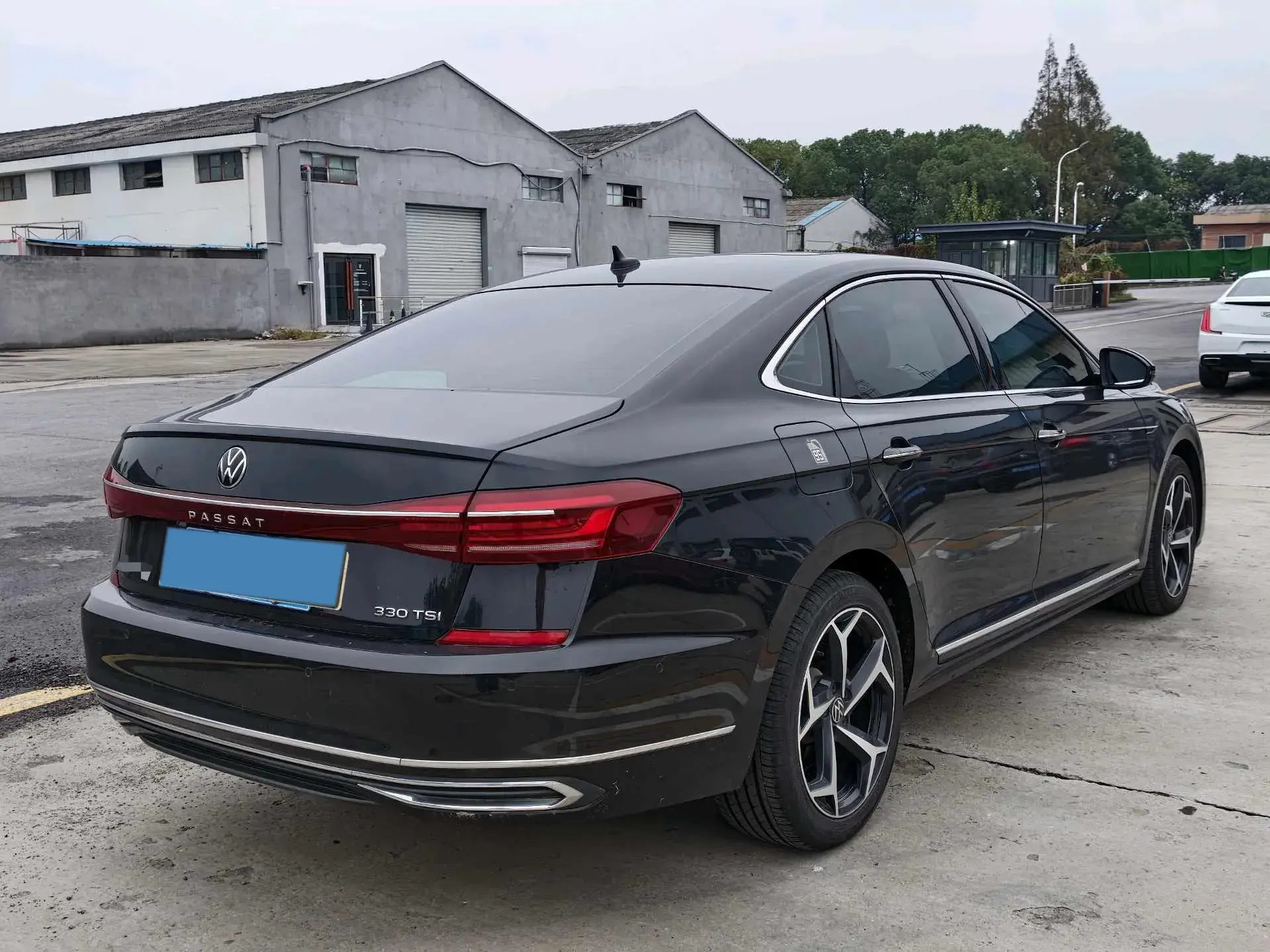 2023 VOLKSWAGEN PASSAT thumbnail 4