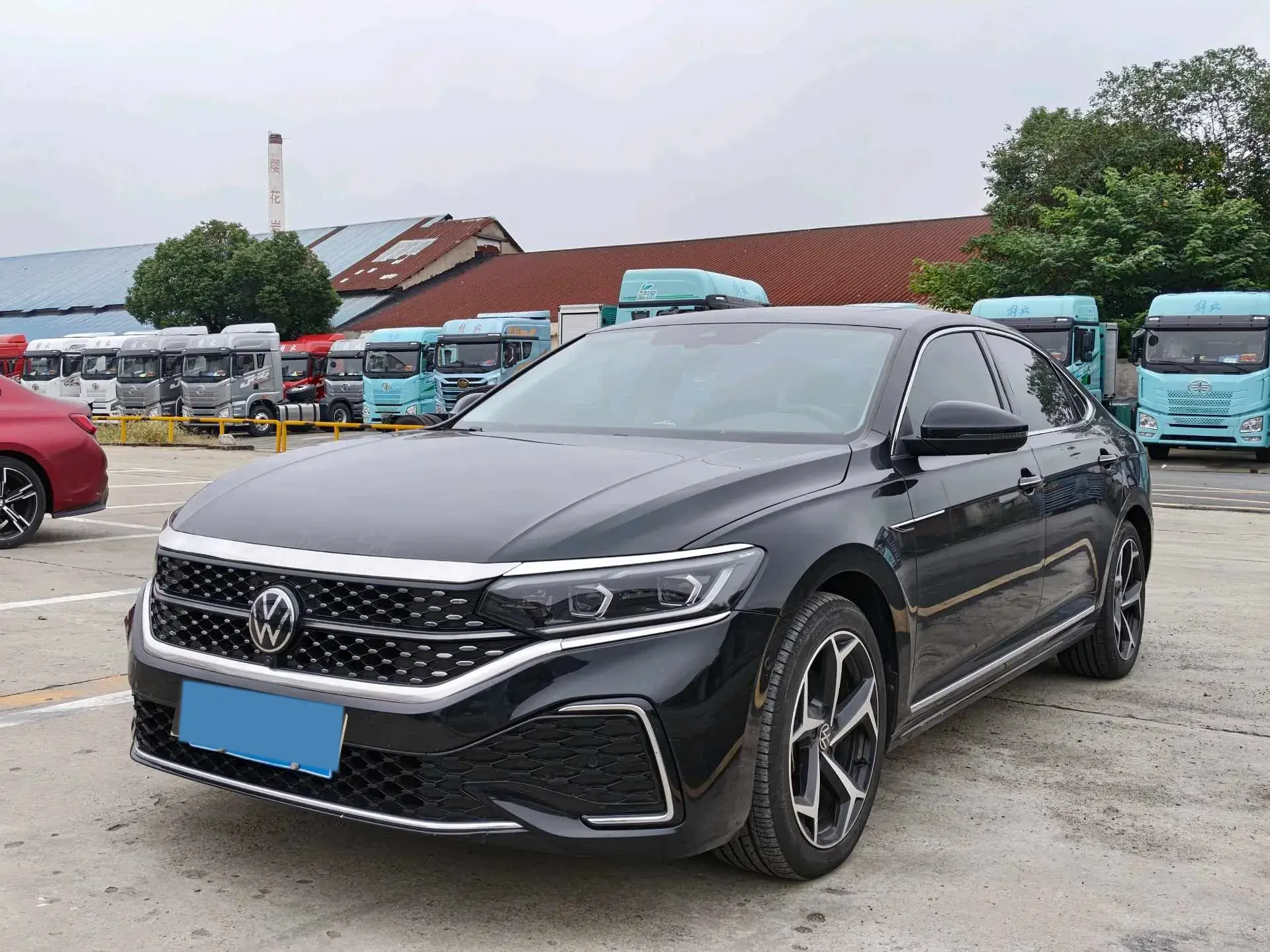 2023 VOLKSWAGEN PASSAT view 1