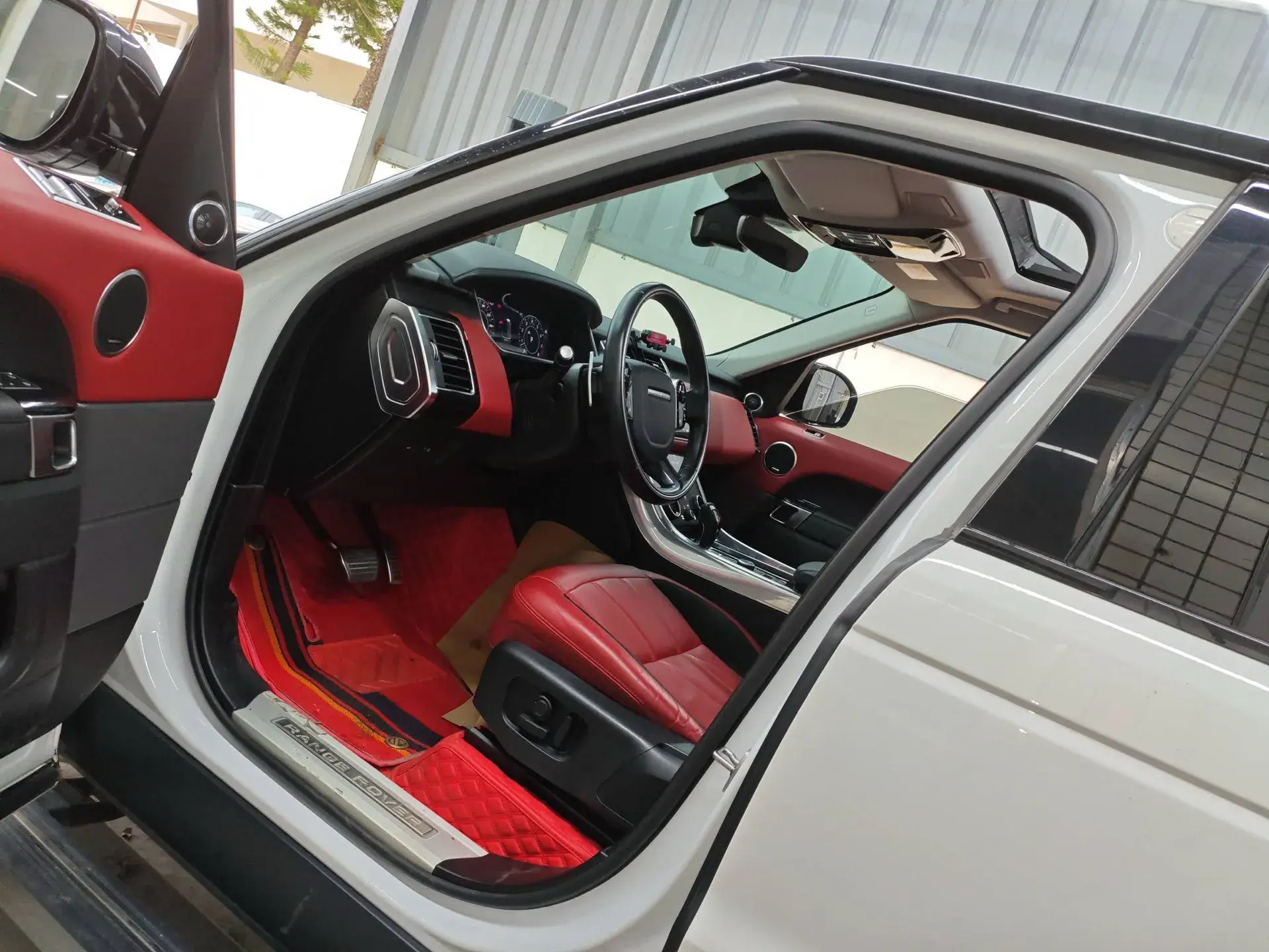 2022 LAND ROVER thumbnail 4