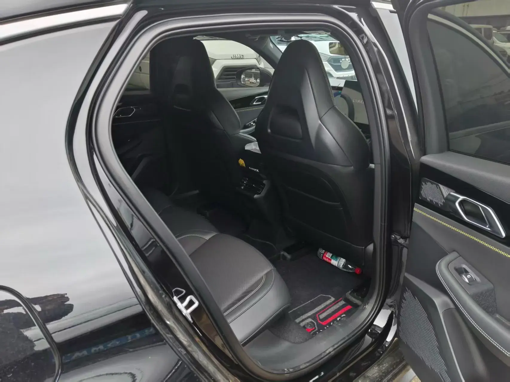 2025 LYNK&CO 03 thumbnail 3