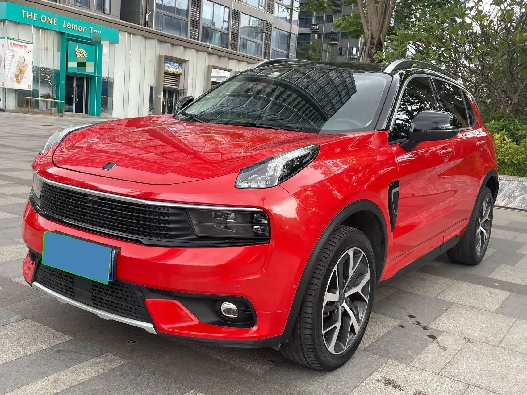 2017 LYNK&CO 01 view 1