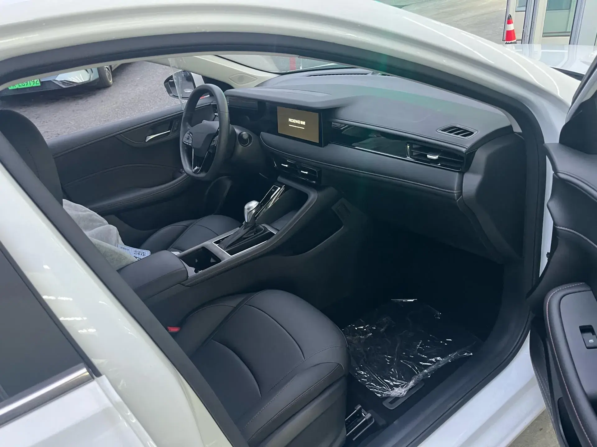 2023 ROEWE I5 thumbnail 4