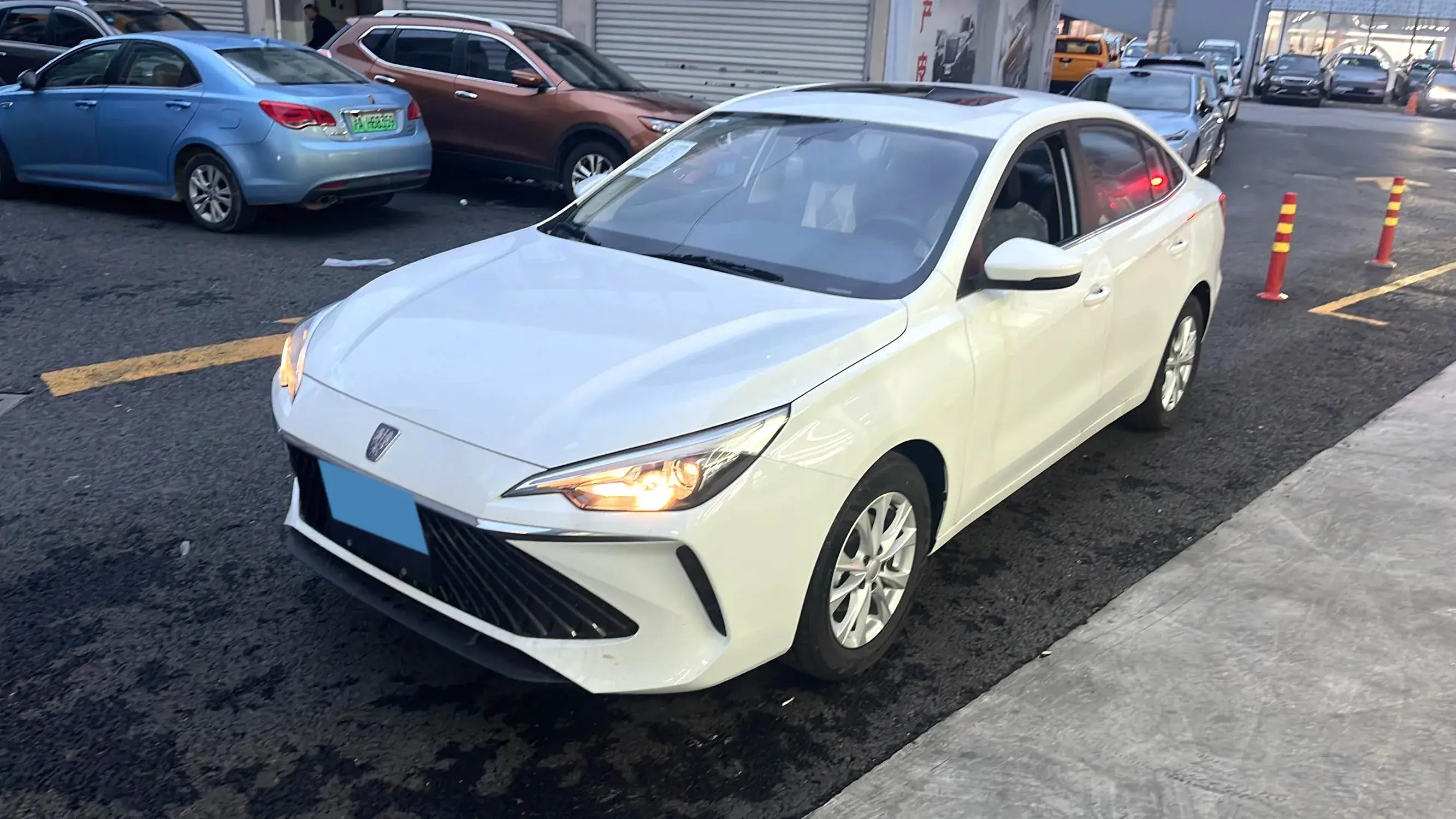2023 ROEWE I5 view 1