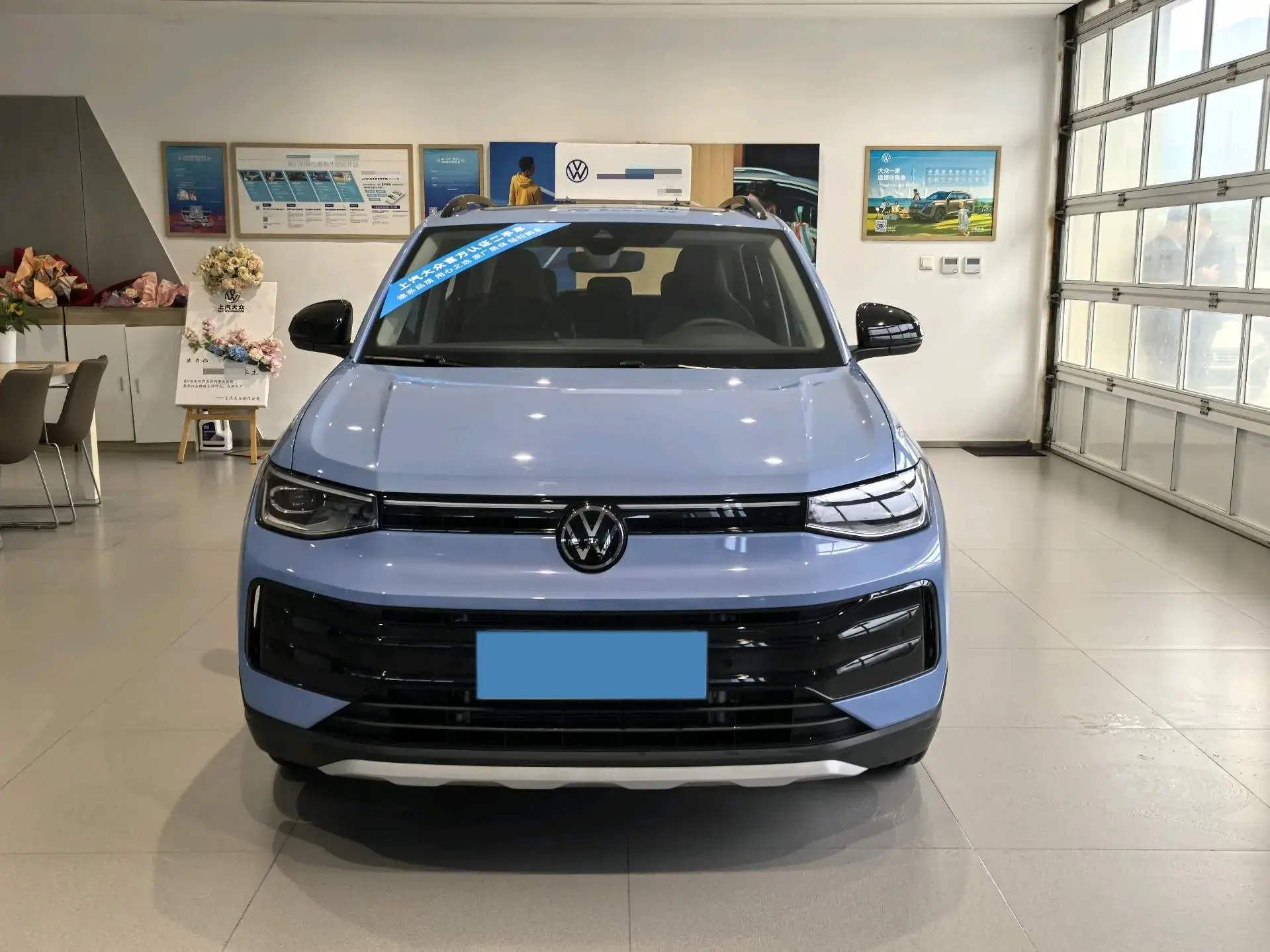 2025 VOLKSWAGEN THARU thumbnail 2