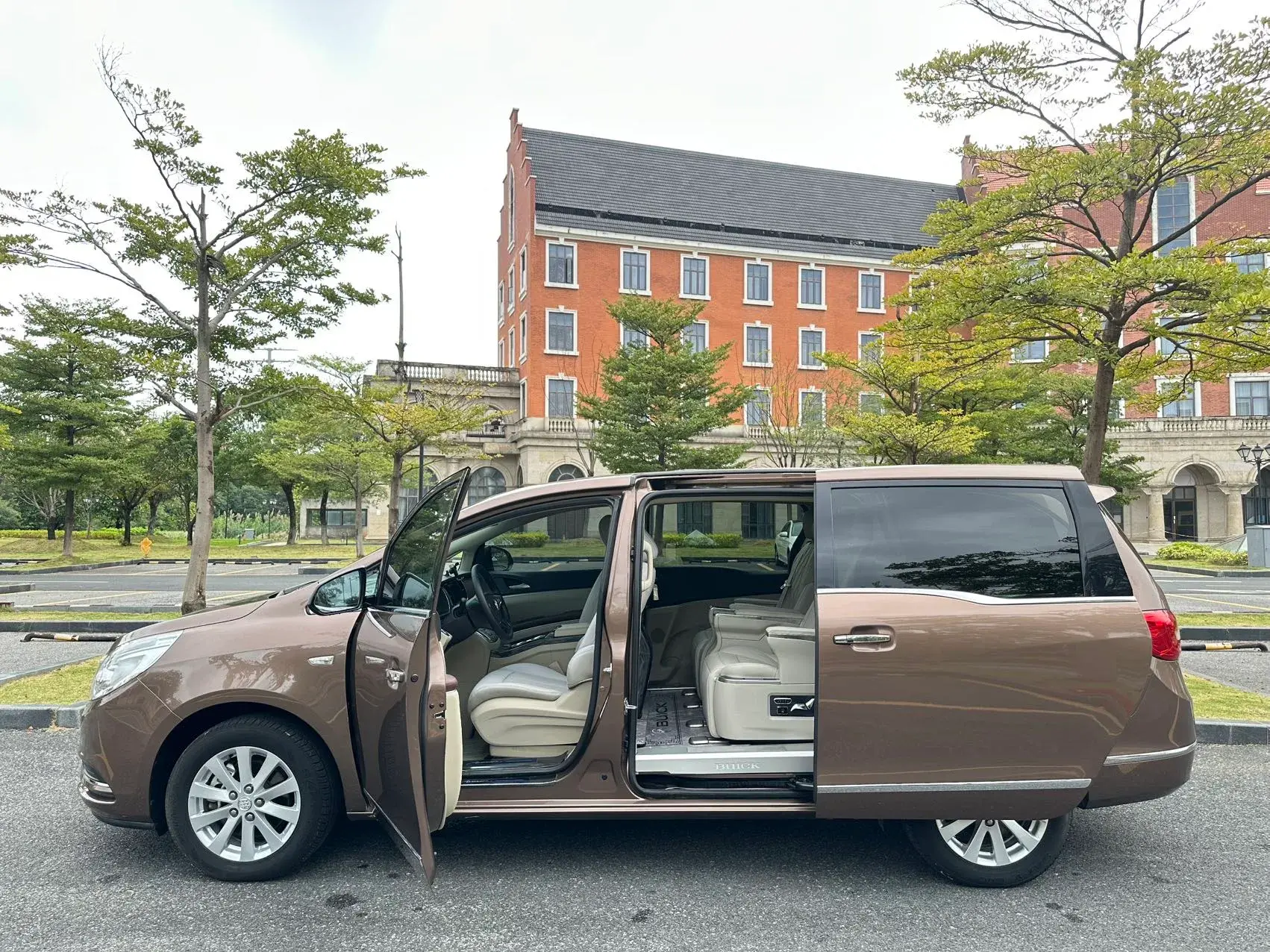 2018 BUICK GL8 thumbnail 2