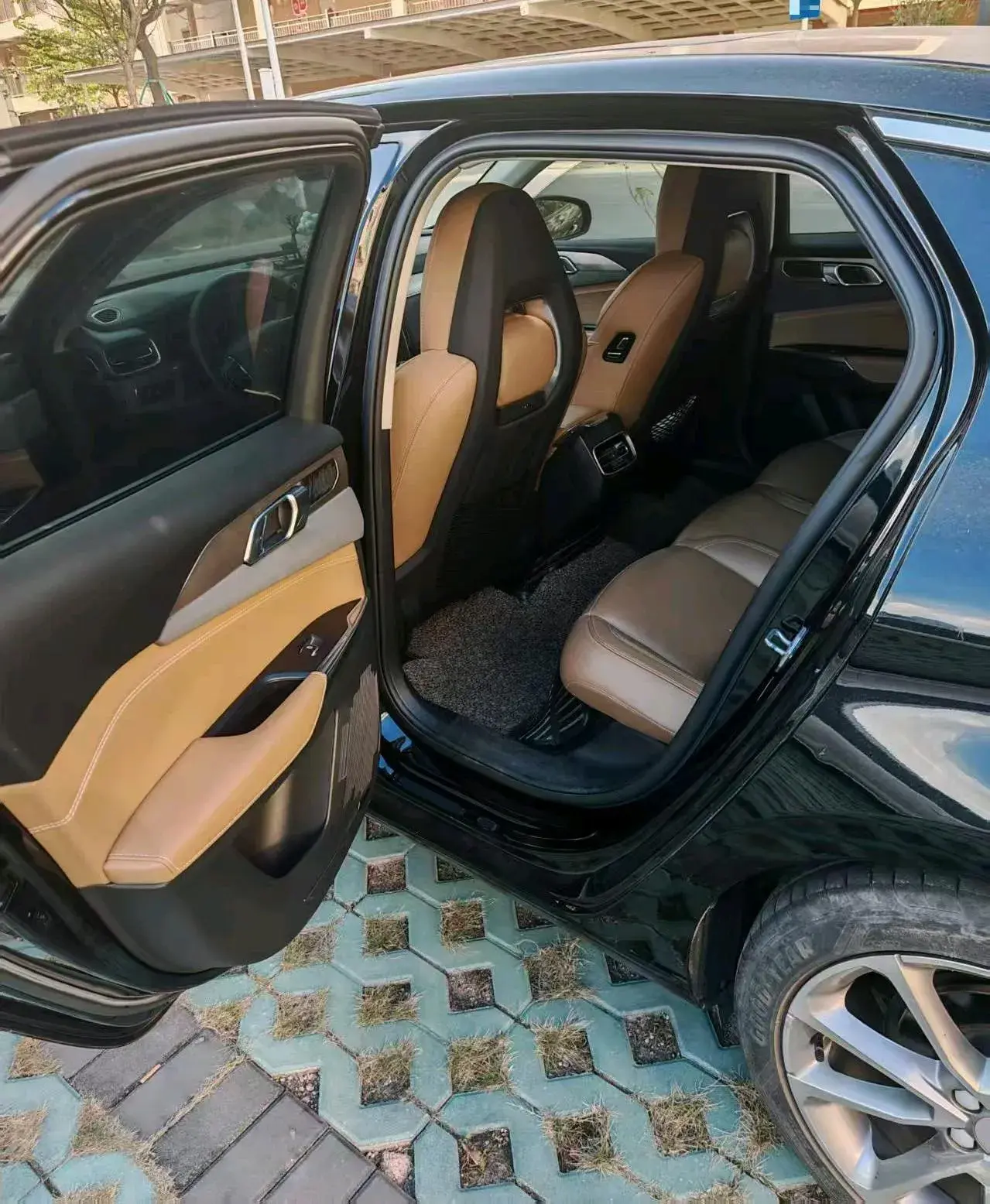 2018 LYNK&CO 03 thumbnail 4