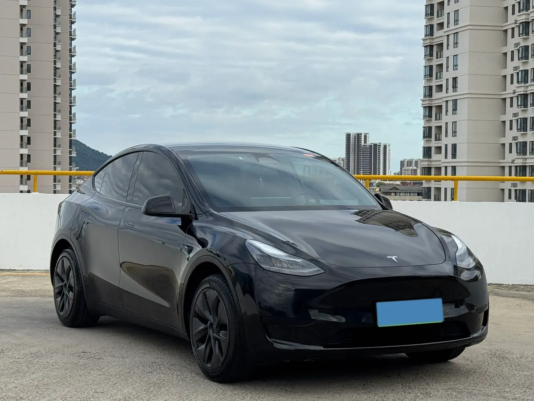 2023 TESLA MODEL thumbnail 3