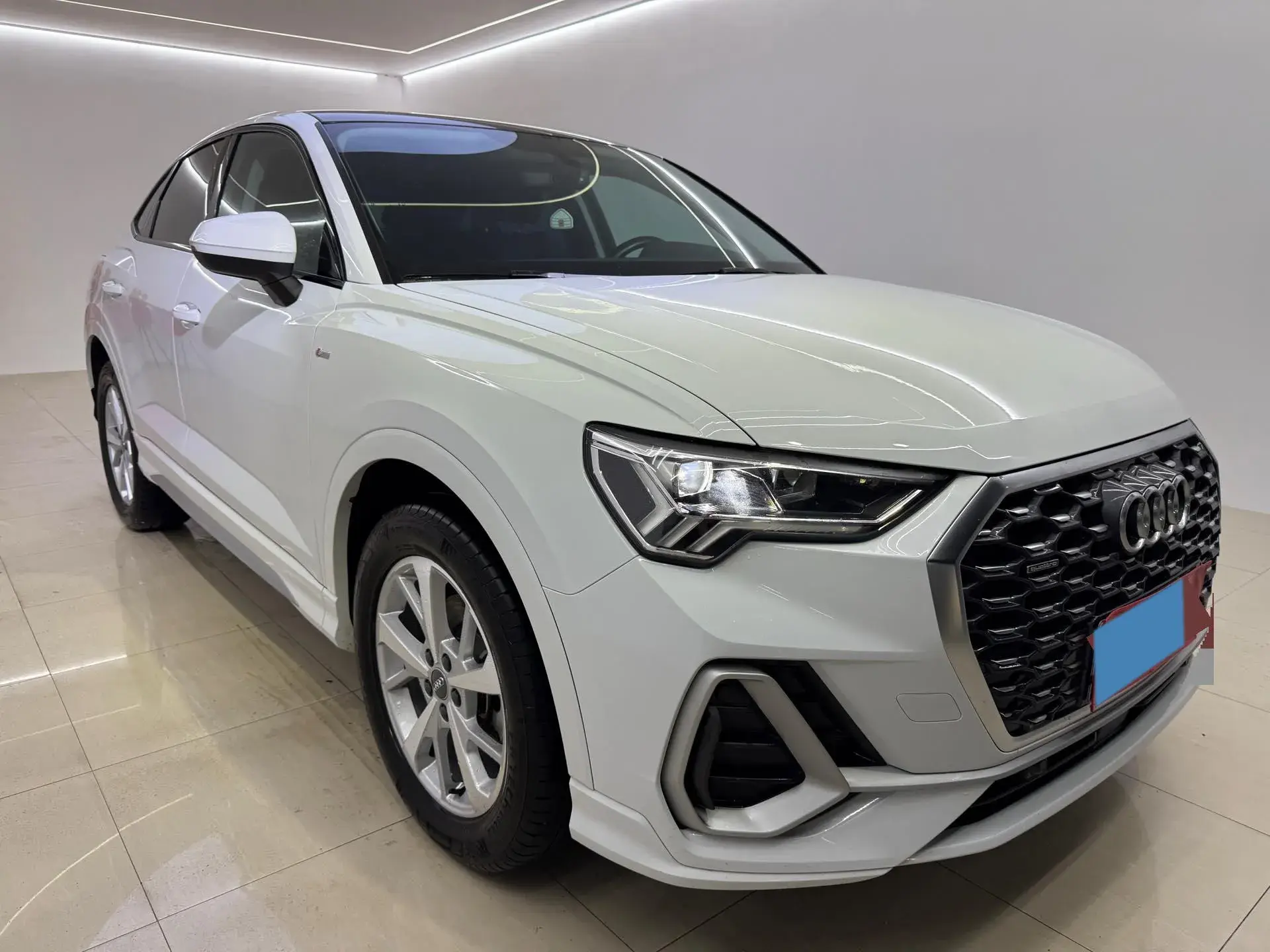 2020 AUDI Q3 thumbnail 3