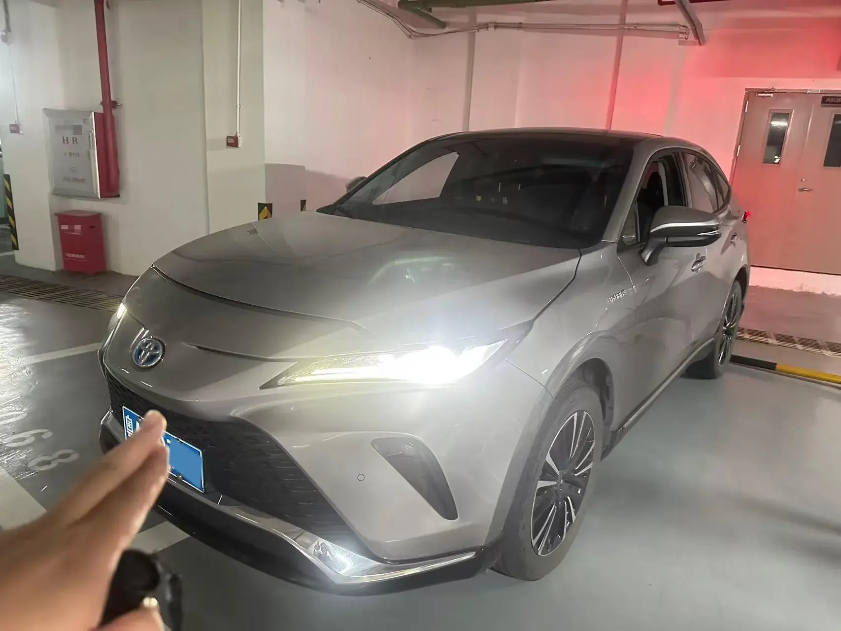 2022 TOYOTA VENZA view 1