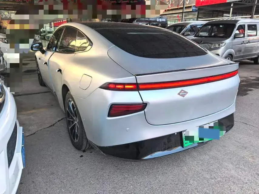 2021 XPENG P7 thumbnail 4