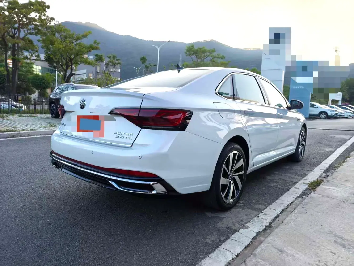 2023 VOLKSWAGEN SAGITAR thumbnail 4