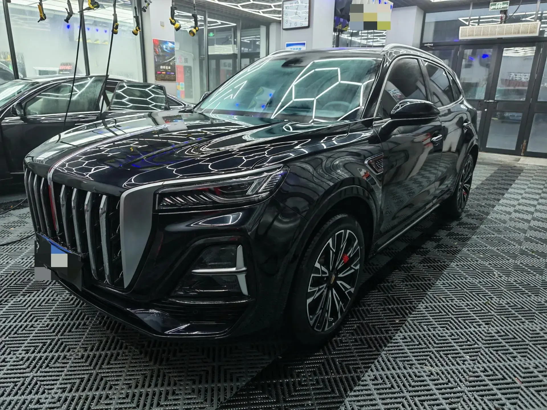 2023 HONGQI HS5 view 1