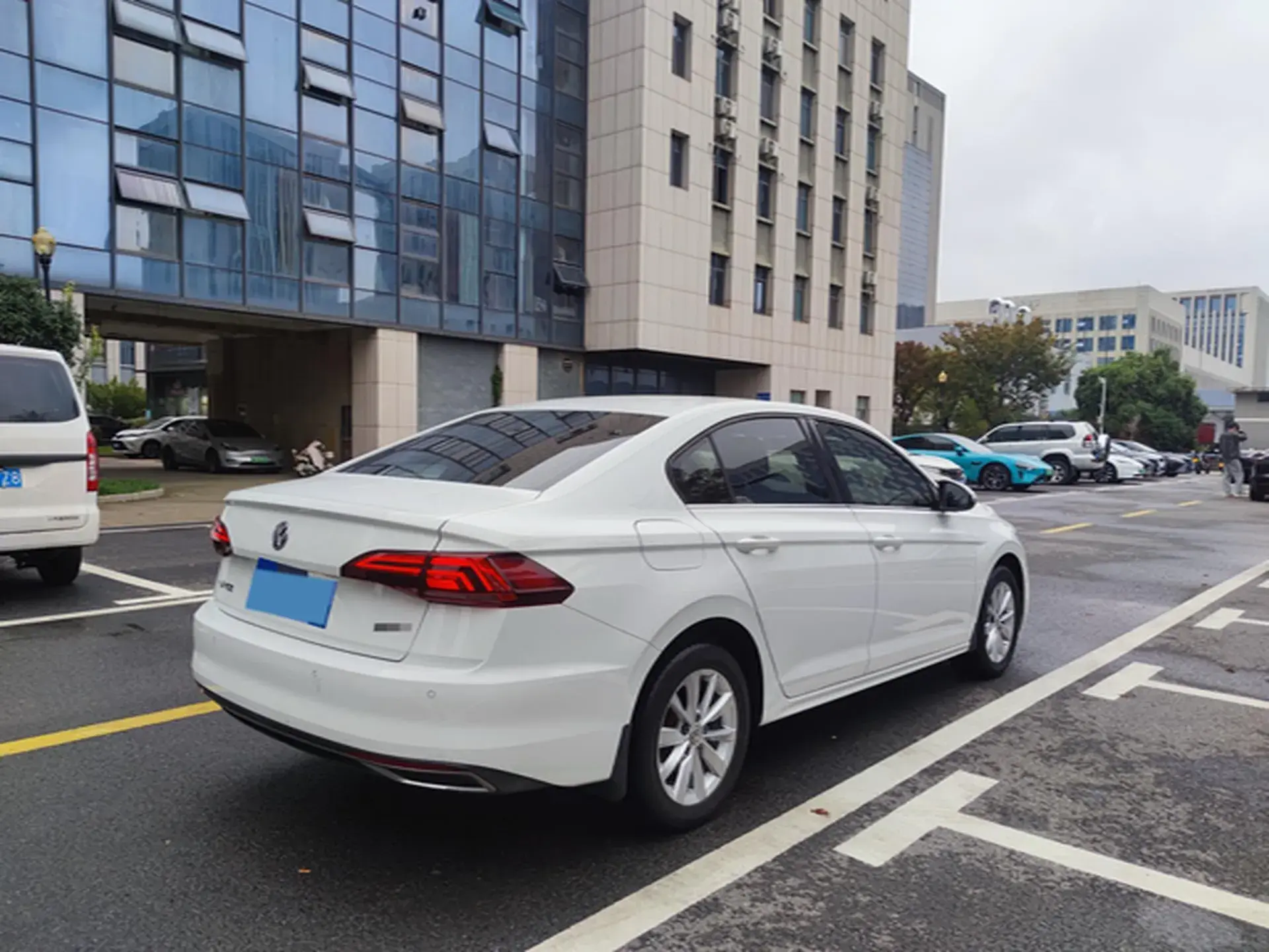 2019 VOLKSWAGEN BORA thumbnail 4