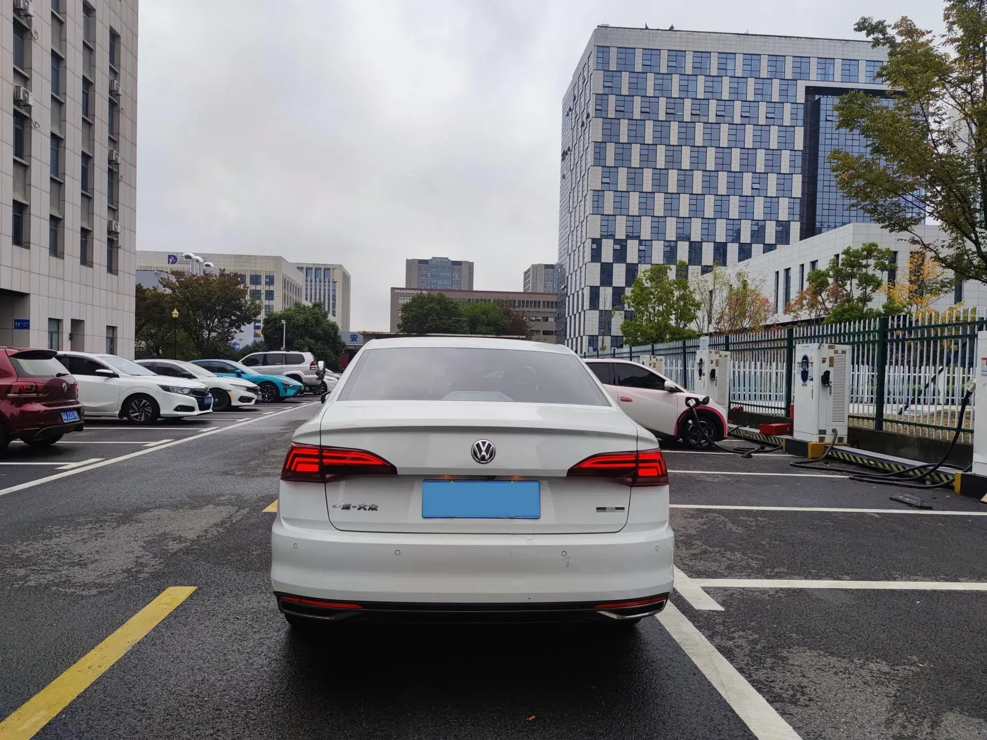 2019 VOLKSWAGEN BORA thumbnail 3