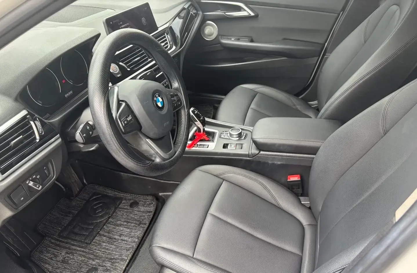 2022 BMW 1 thumbnail 4