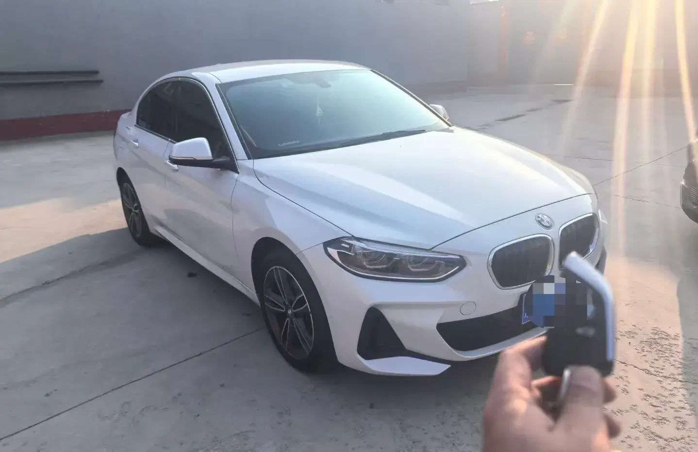 2022 BMW 1 thumbnail 3