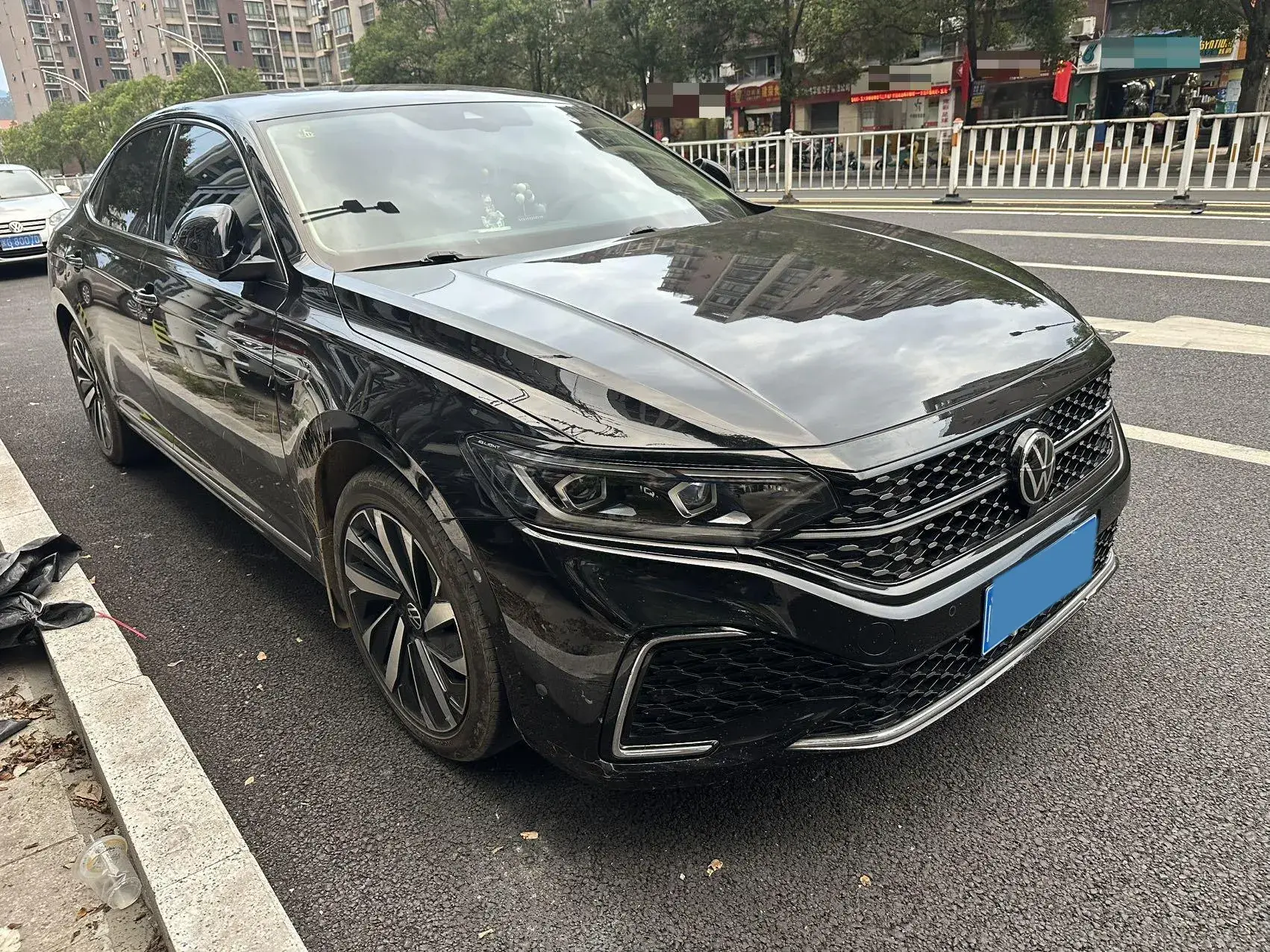 2022 VOLKSWAGEN PASSAT thumbnail 2