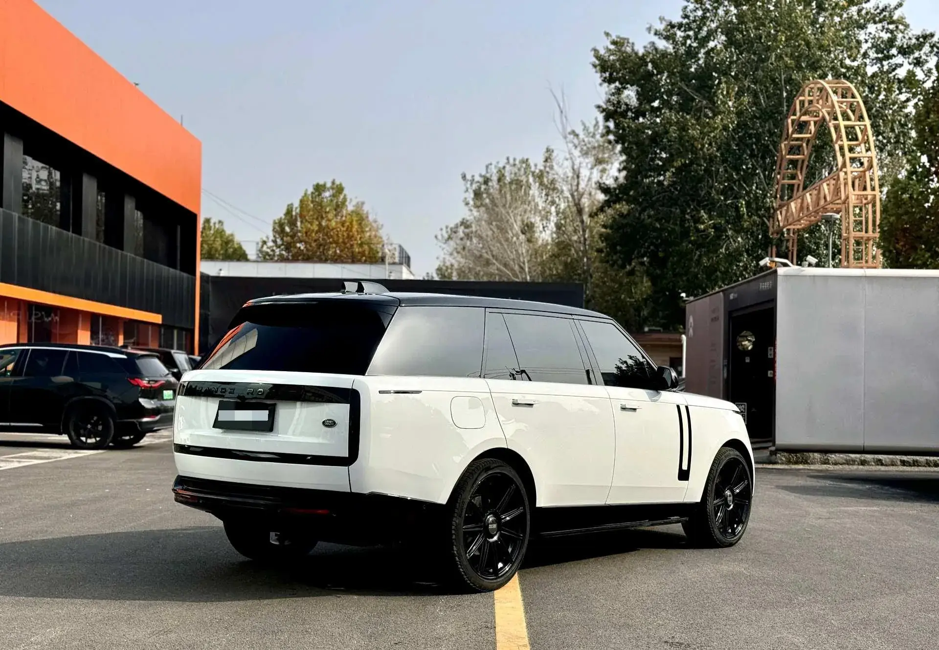 2023 LAND ROVER thumbnail 3