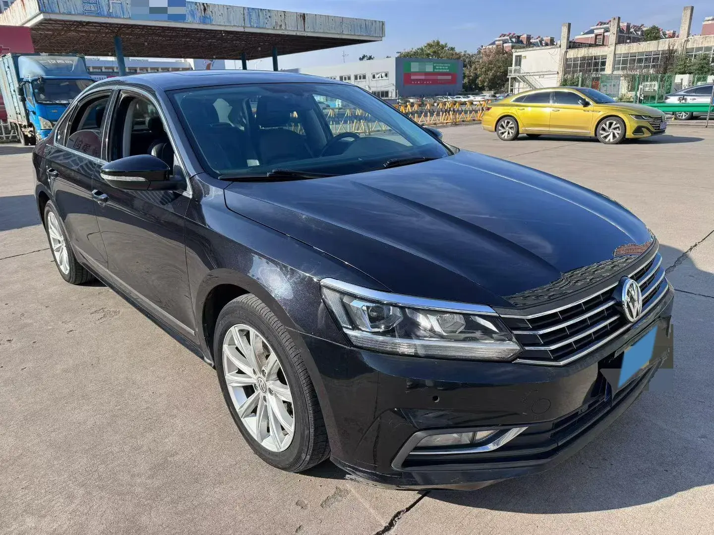 2017 VOLKSWAGEN PASSAT thumbnail 3