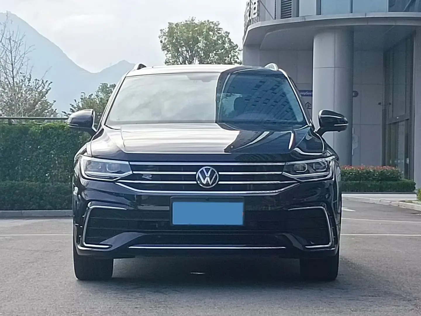 2024 VOLKSWAGEN TIGUAN thumbnail 3