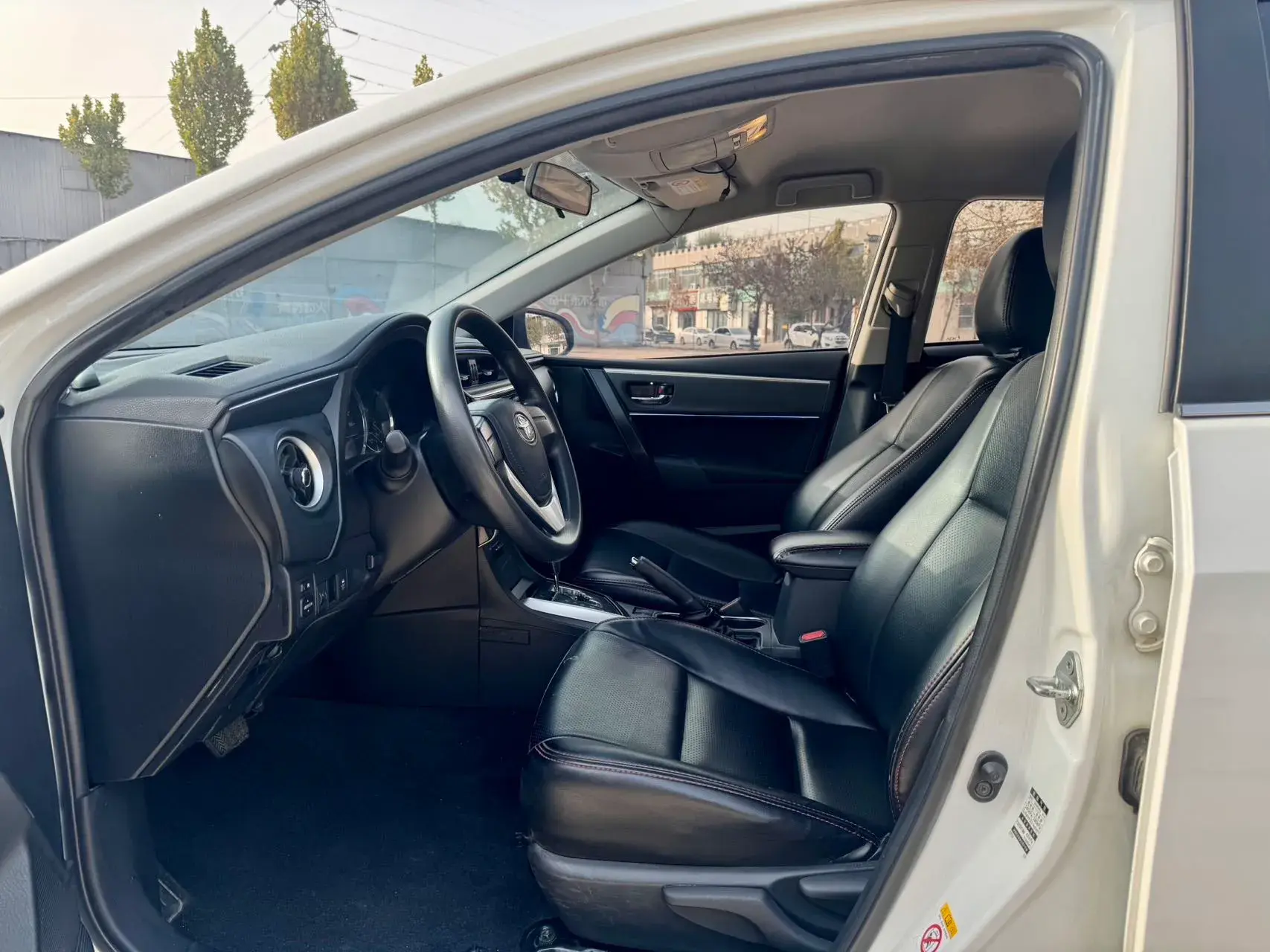 2018 TOYOTA COROLLA thumbnail 4