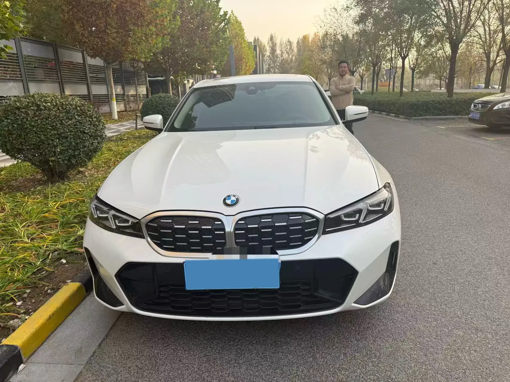 2024 BMW 3 thumbnail 2